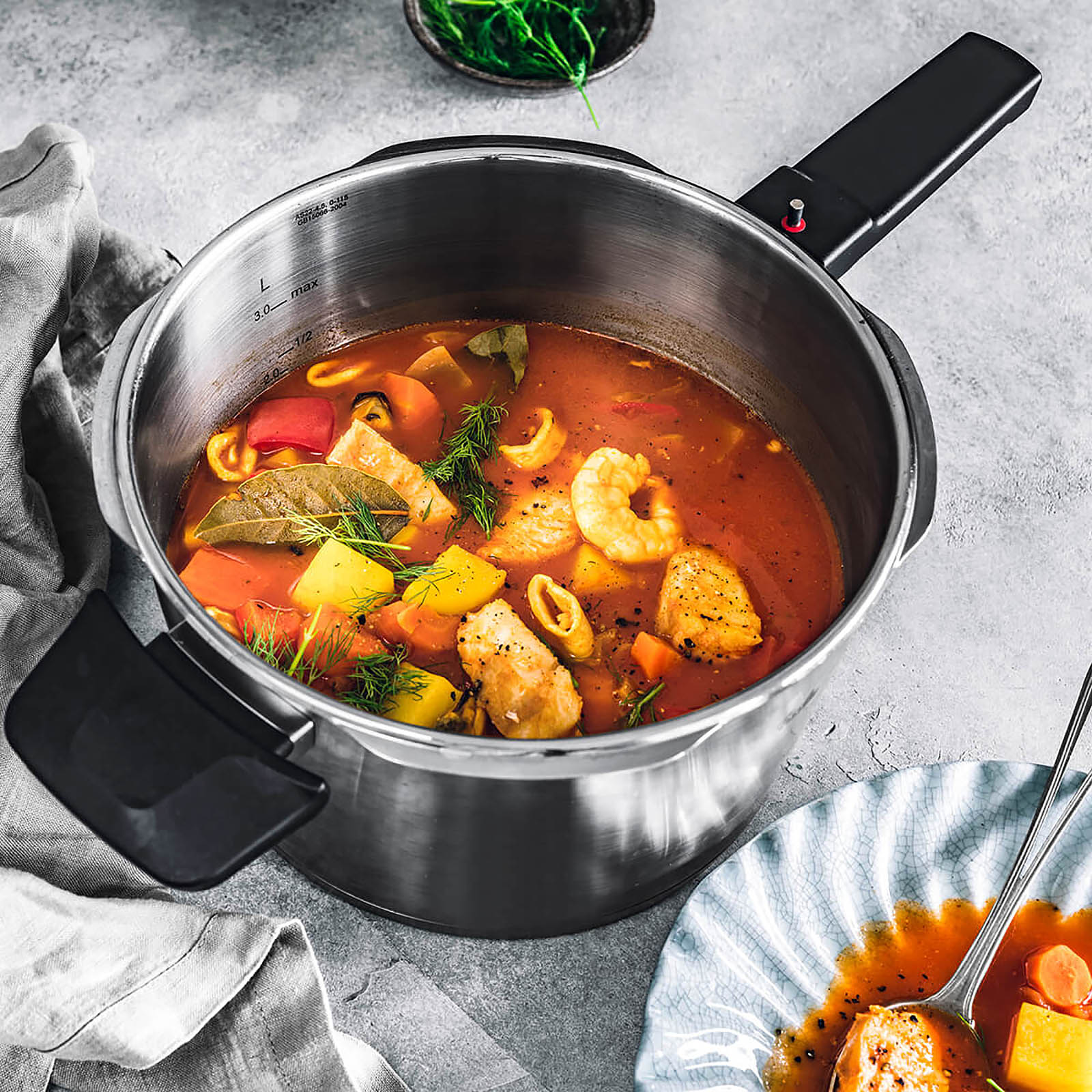 FISSLER VITAQUICK PREMIUM pressure cooker set 22 cm 6.0 + 3.5 litres + glass lid