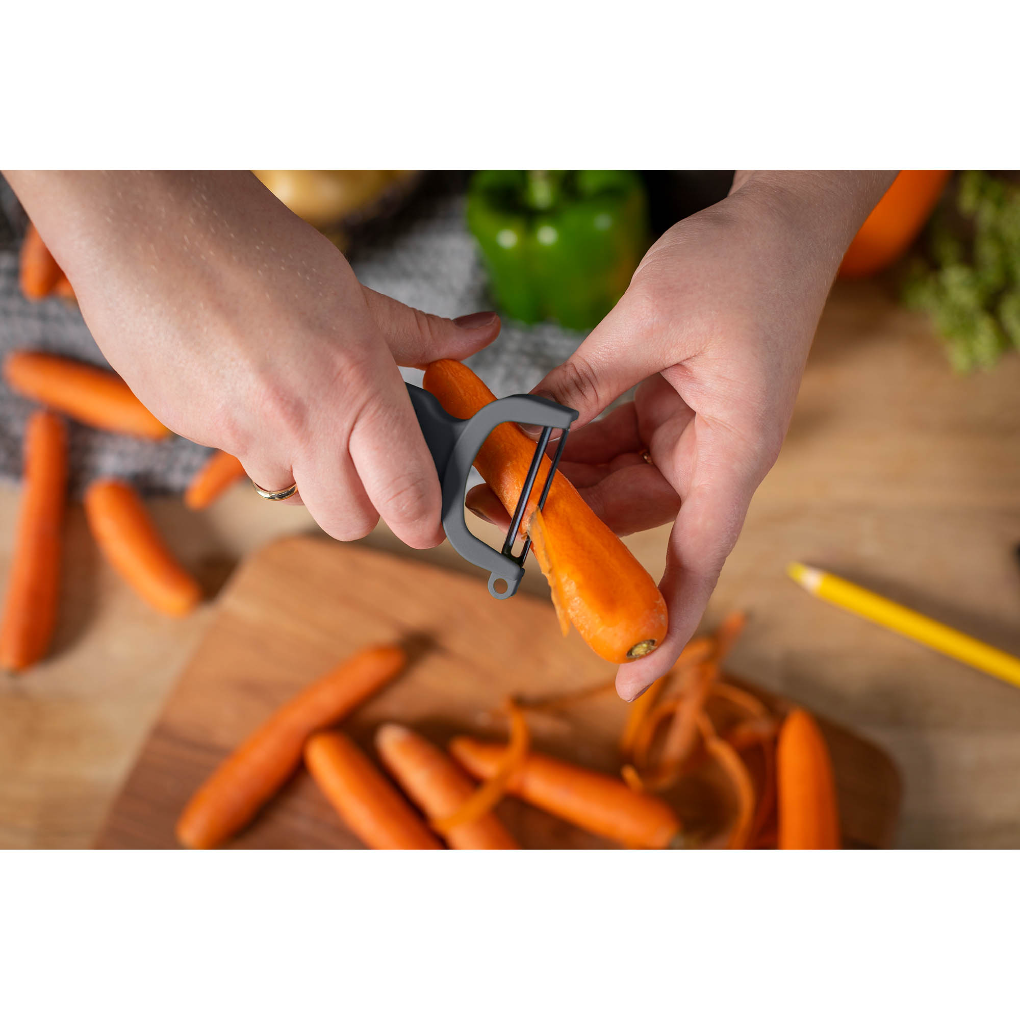 KUHN RIKON extra scharfer Sparschäler SWISS PEELER grau