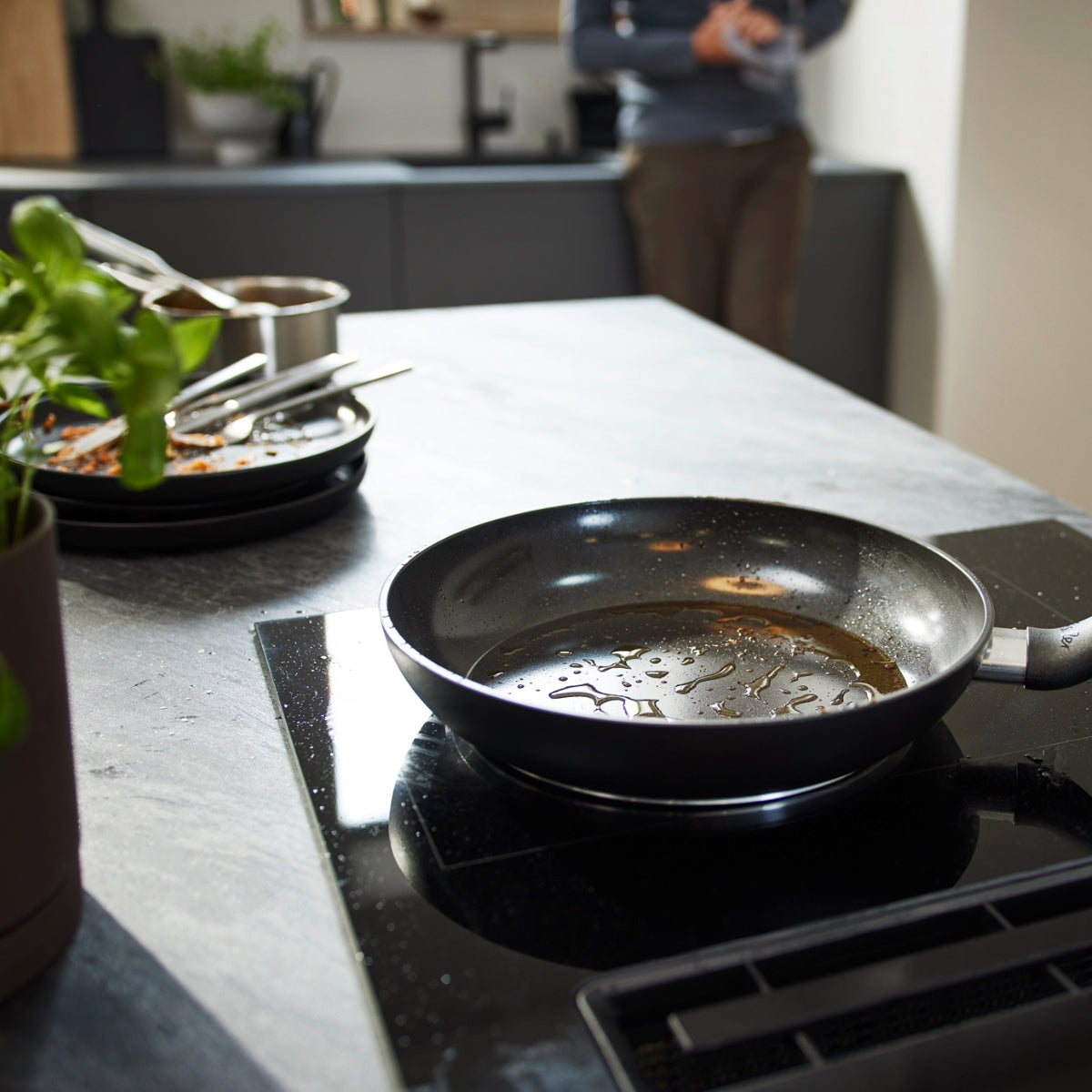 FISSLER ESSENTIAL frying pan, 20 cm, black, PFAS/PTFE-free, suitable for induction hobs