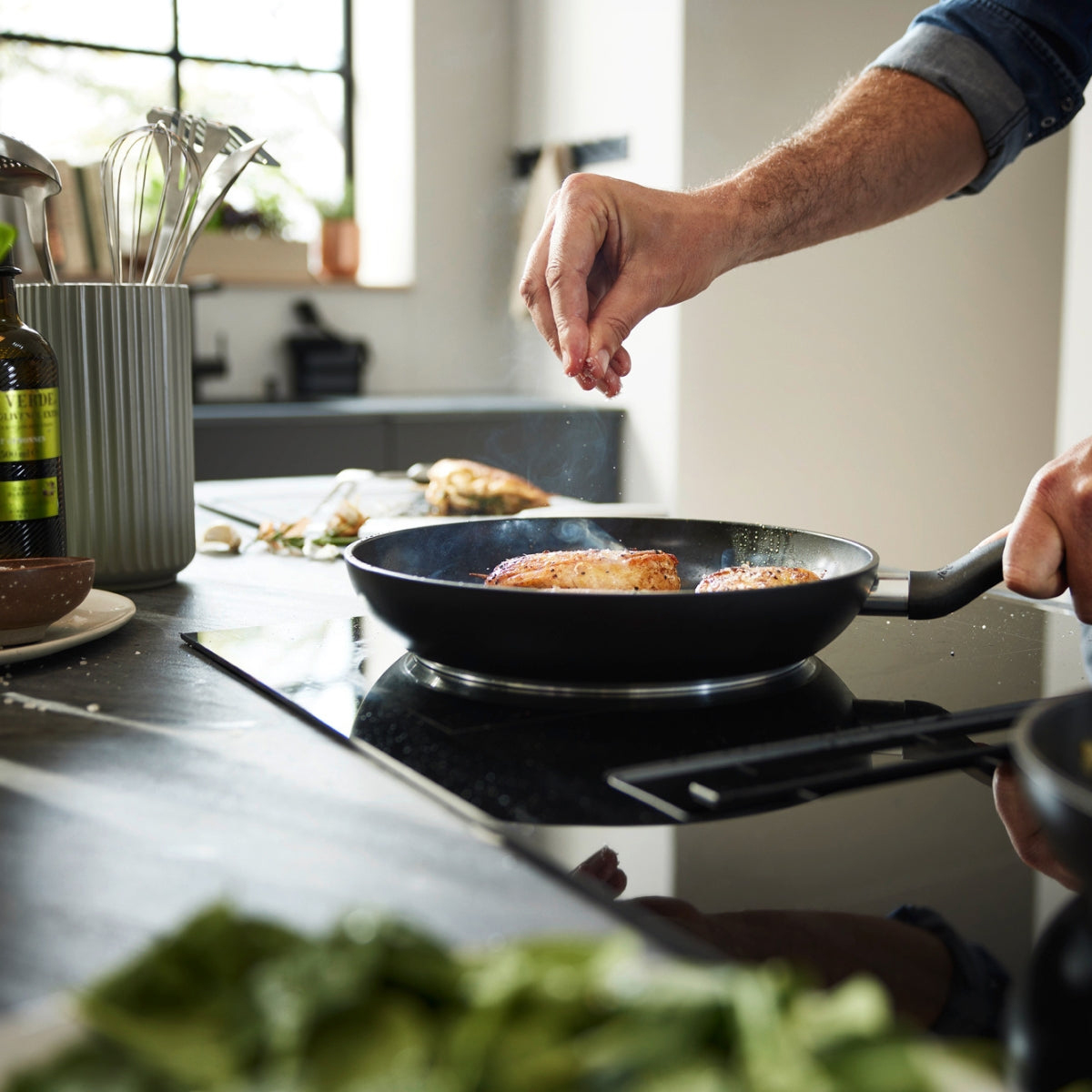 FISSLER ESSENTIAL frying pan, 24 cm, black, PFAS/PTFE-free, suitable for induction hobs