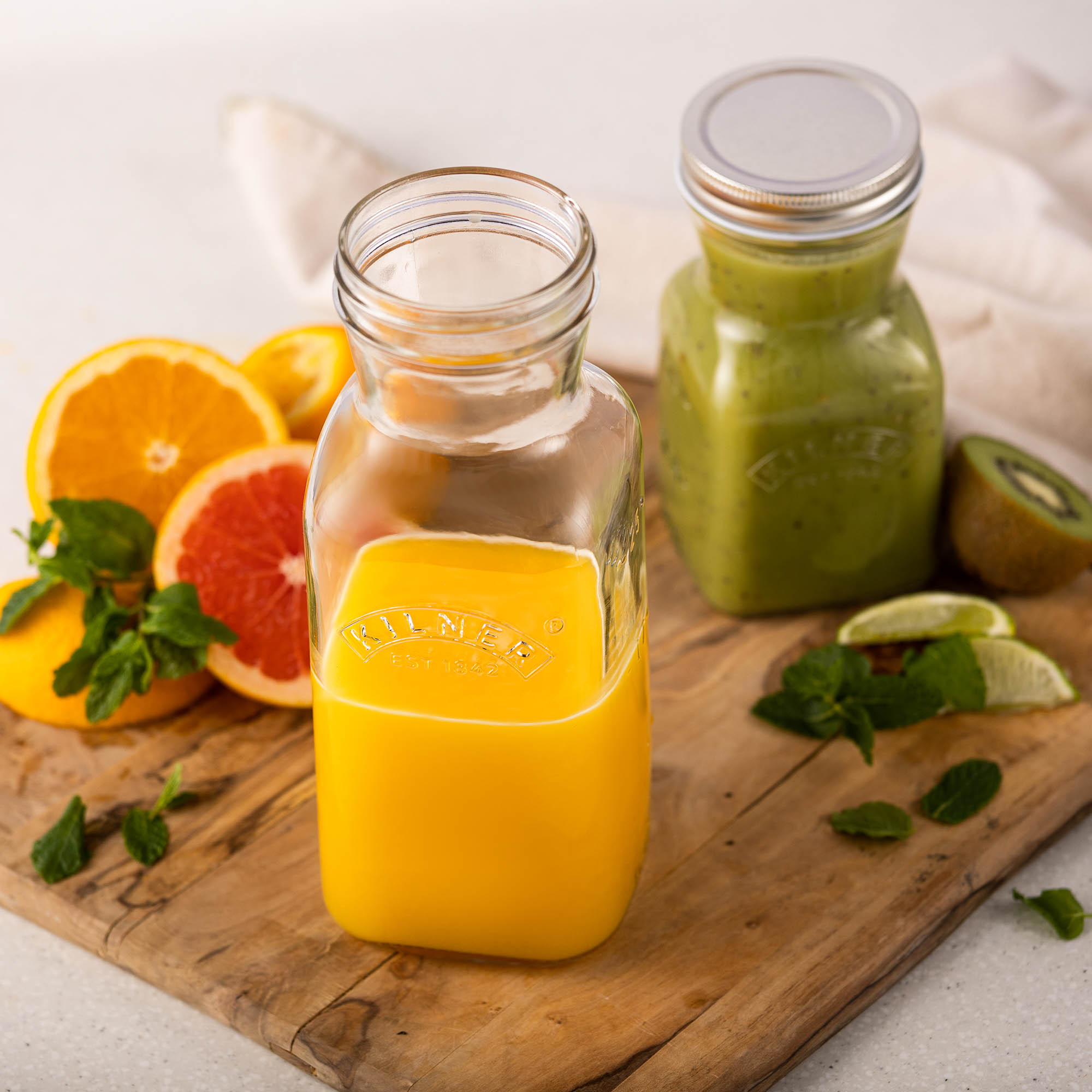 KILNER Saftflasche Saucenflasche aus Glas mit Schraubverschluss 0,5 Liter