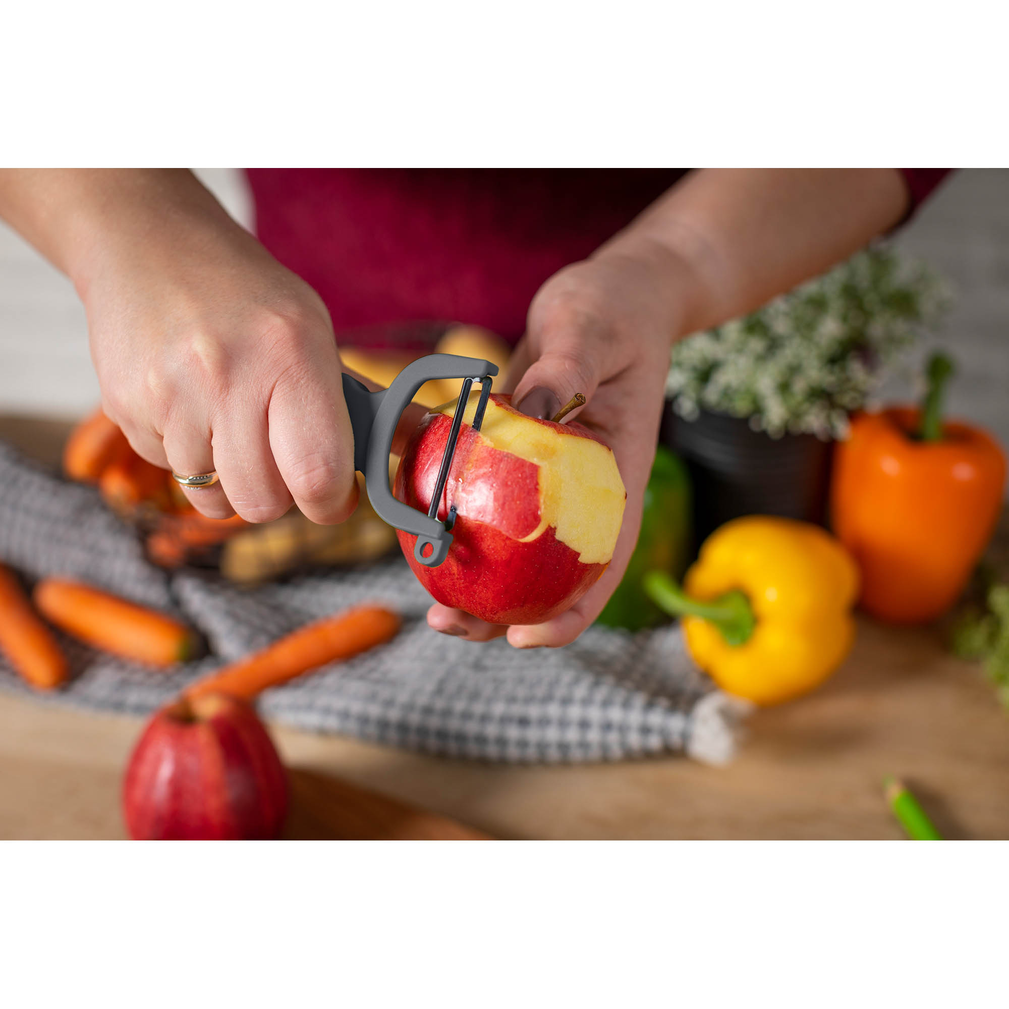 KUHN RIKON extra scharfer Sparschäler SWISS PEELER grau