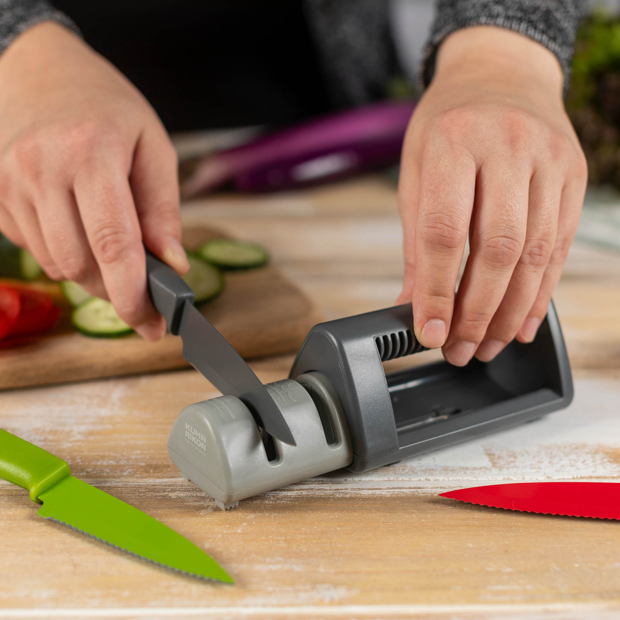 KUHN RIKON dual knife sharpener for straight and serrated blades grey