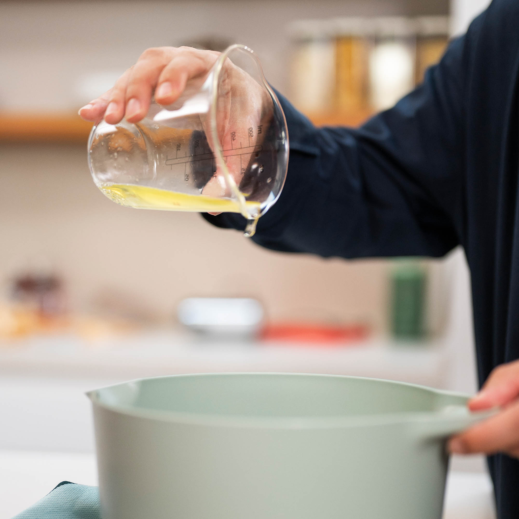 MEPAL CHEF IT 0.5-litre glass measuring jug with lid, chalk (beige)