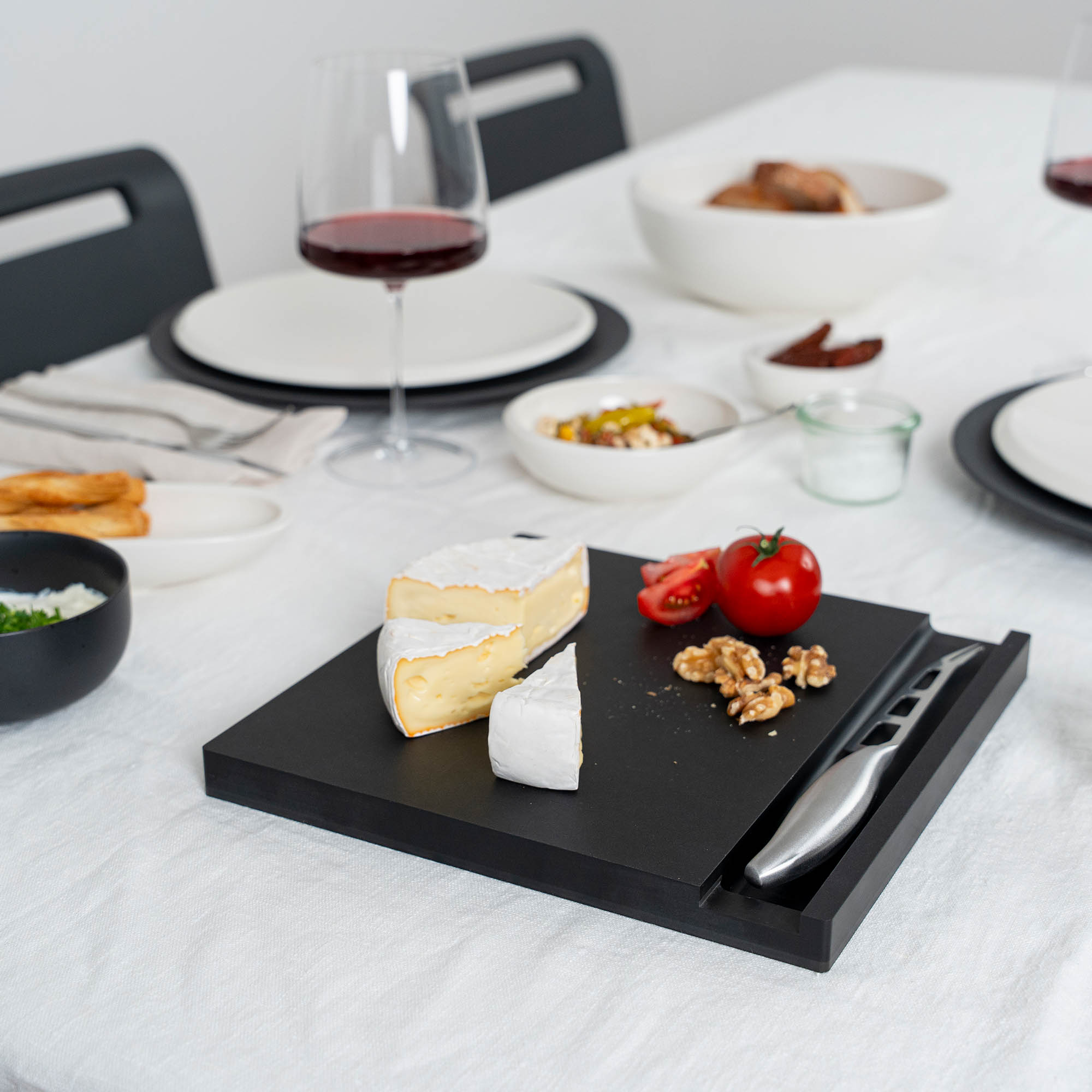CONTINENTA Käse-Set Käsebrett aus DURACORE 25 x 25 cm mit Edelstahl-Käsemesser