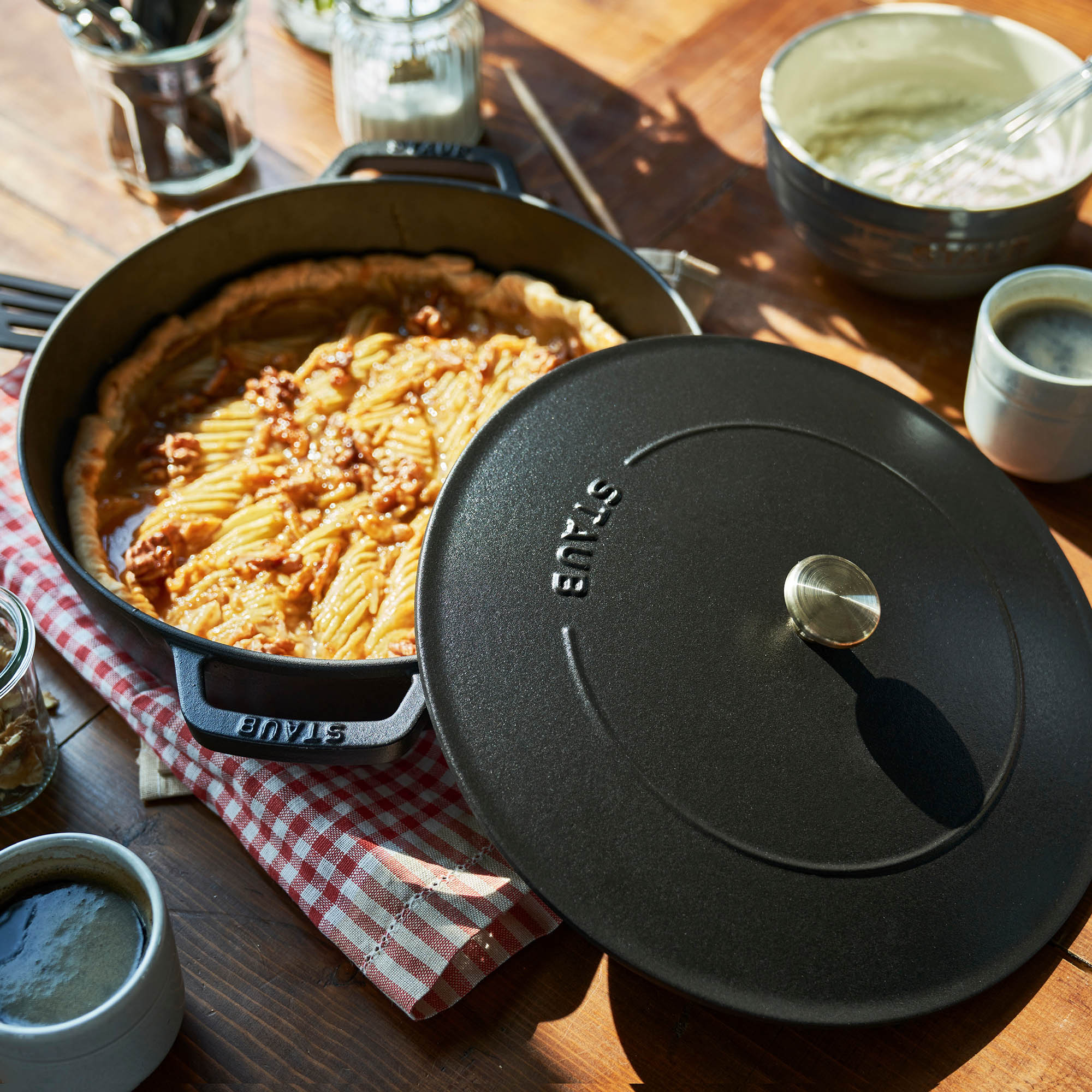 STAUB France Bräter CHISTERA 28 cm 3,7 Liter Gusseisen rund schwarz