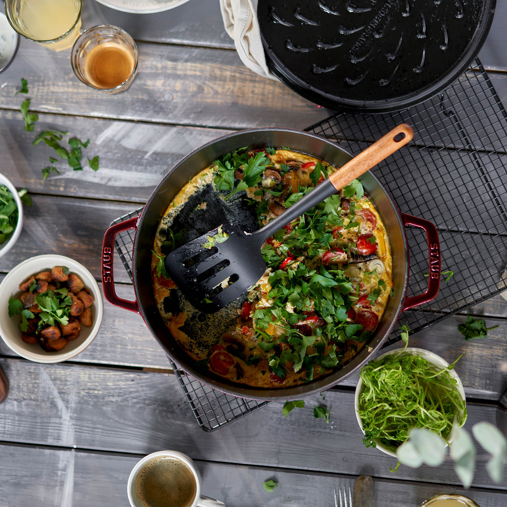 STAUB France CHISTERA roasting pan 28 cm 3.7 litres cast iron round grenadine red