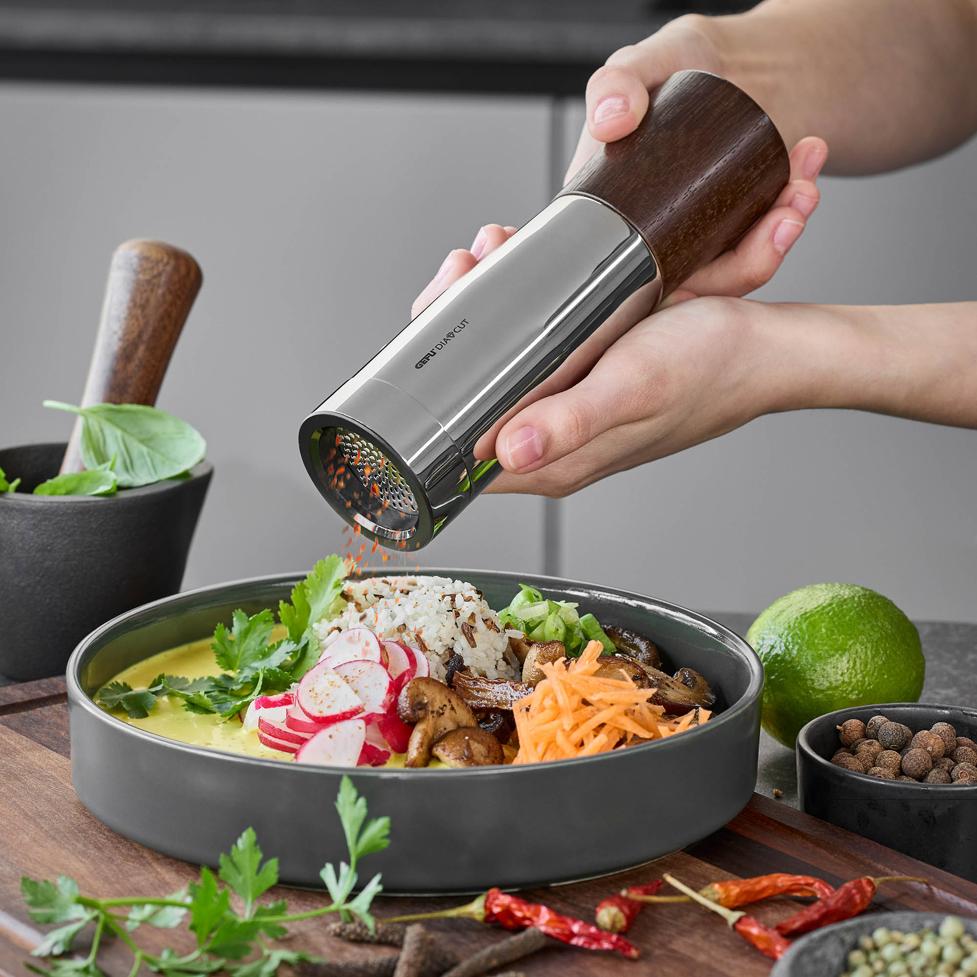 GEFU Gewürzschneider SPICE-CUT Edelstahl / Akazienholz Edelstahl-Schneidwerk