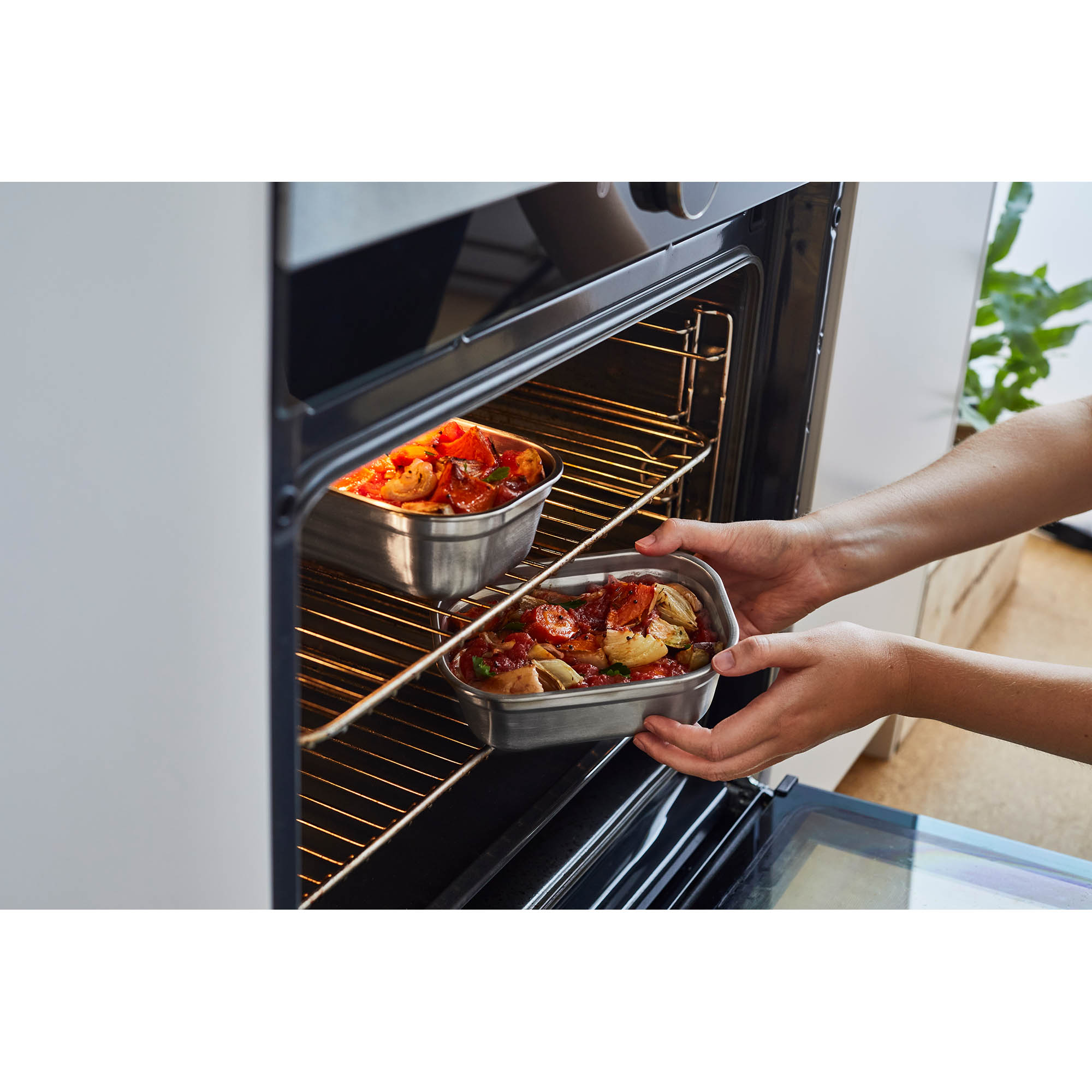 BLACK+BLUM Multifunctional Lunchbox, Stainless Steel, Large, 19.5 x 19 x 7.7 cm, 1.4 litres