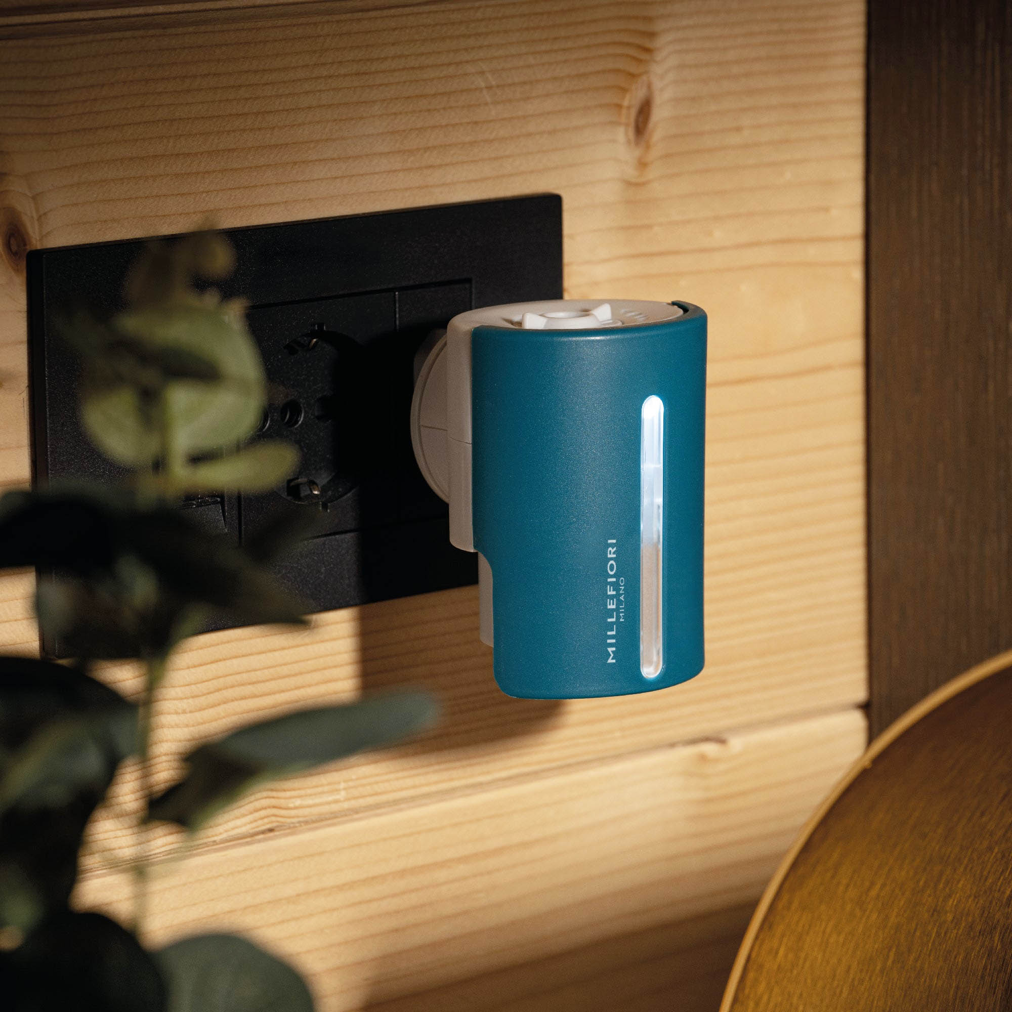 MILLEFIORI electric diffuser with LED light basic unit without fragrance blue-green