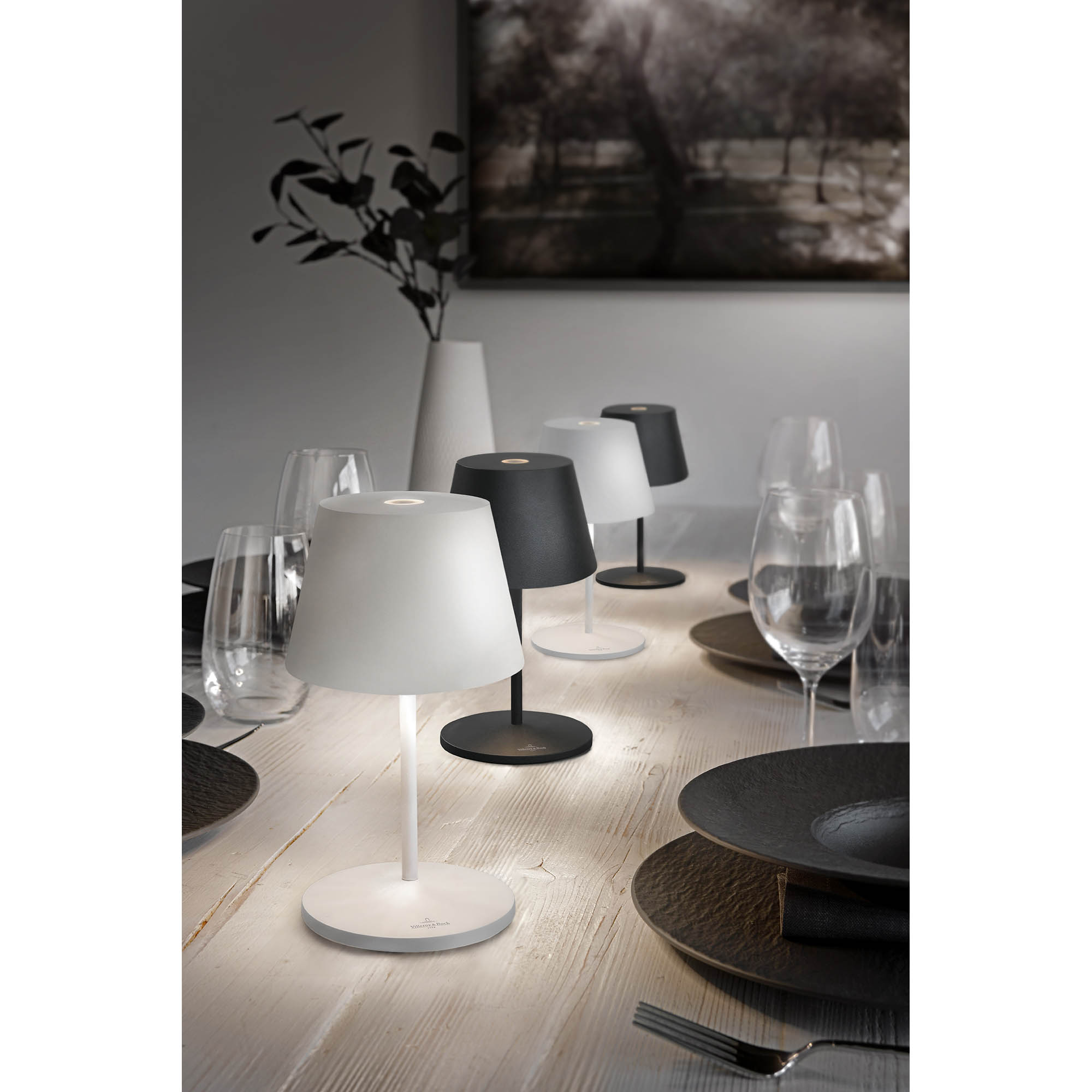 VILLEROY & BOCH LED table lamp SEOUL RC white ceramic in- / outdoor remote-controlled
