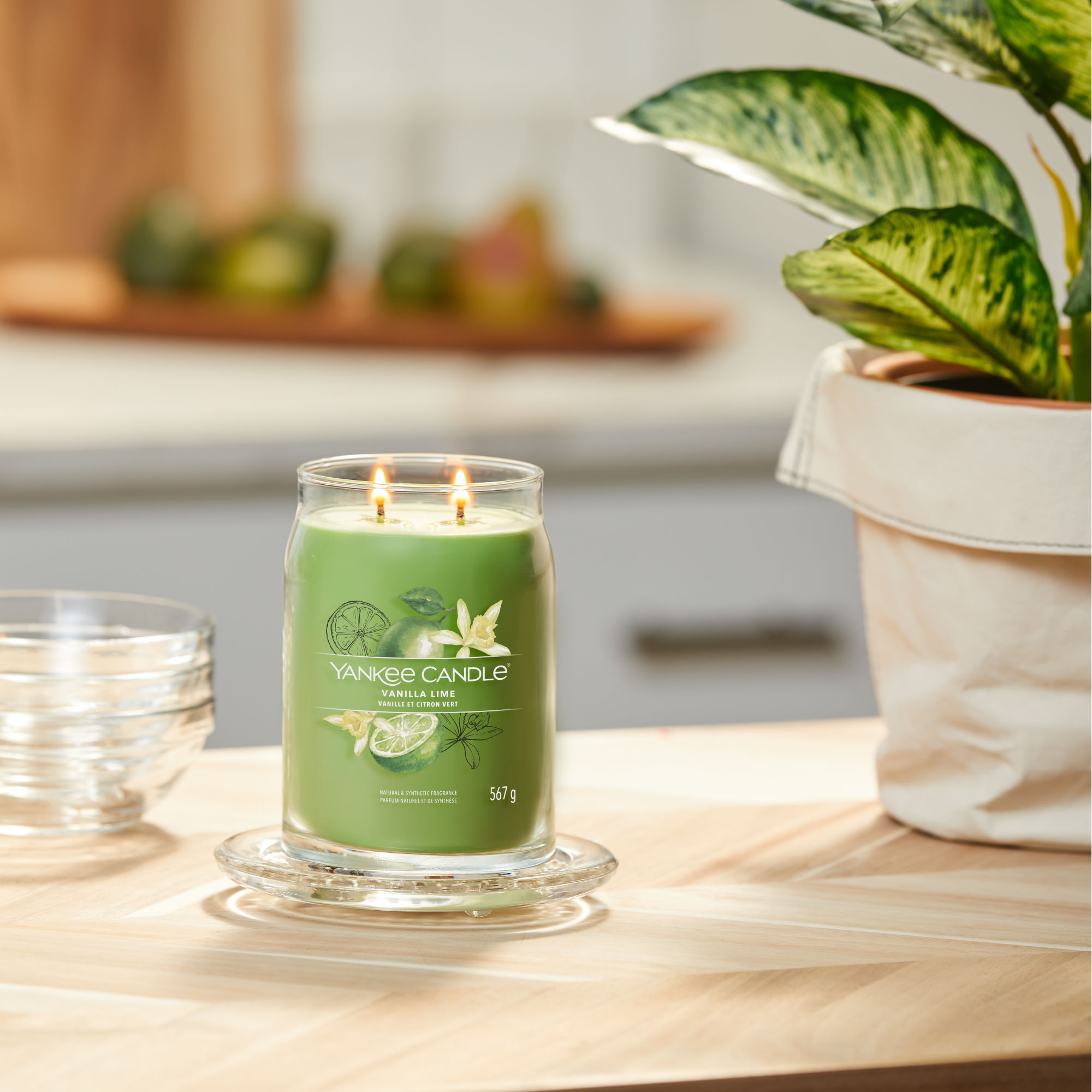 YANKEE CANDLE Large Signature Candle VANILLA LIME 567 g scented candle