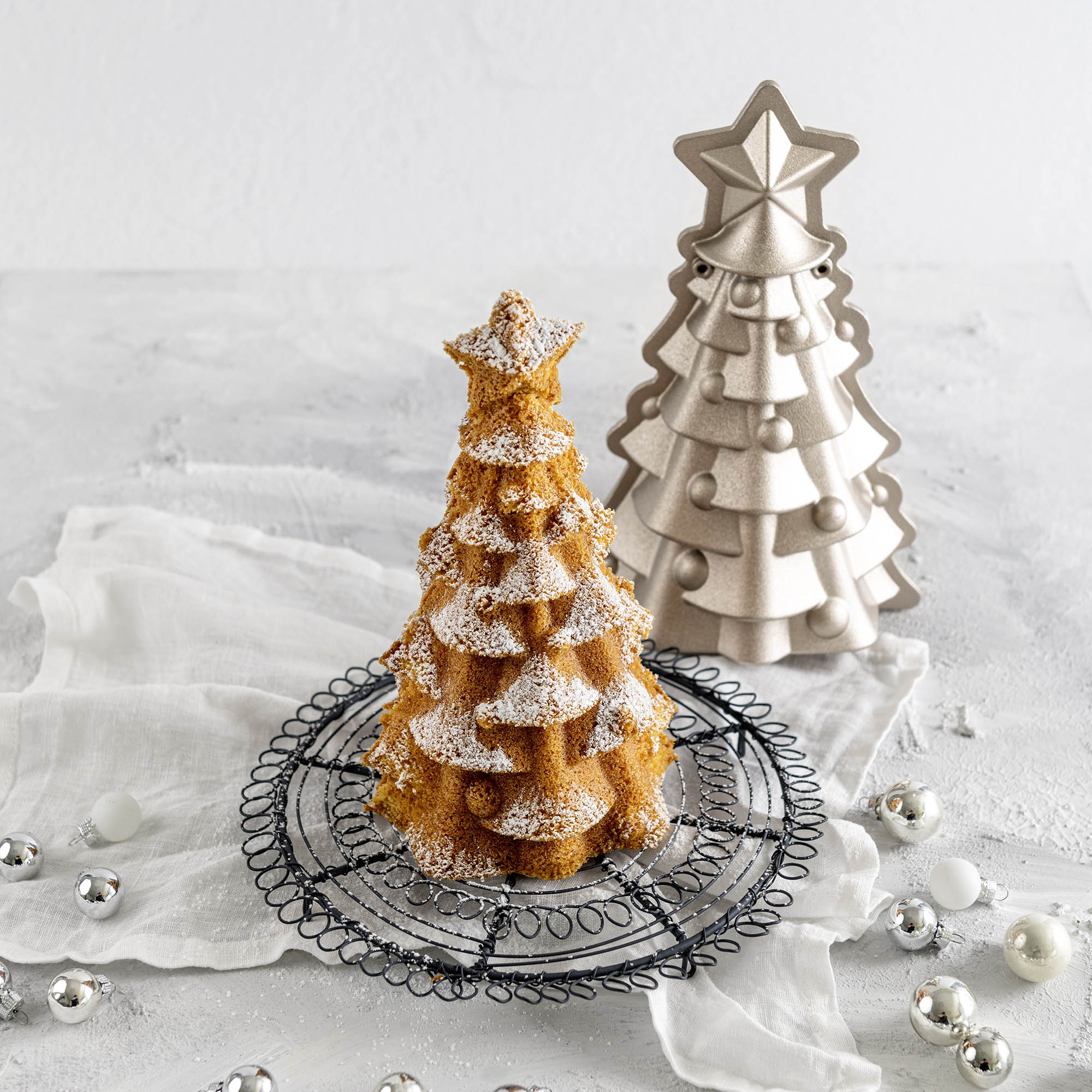 DR.OETKER Serie WHITE CHRISTMAS BAKING Motivbackform TANNENBAUM 0,5 Liter