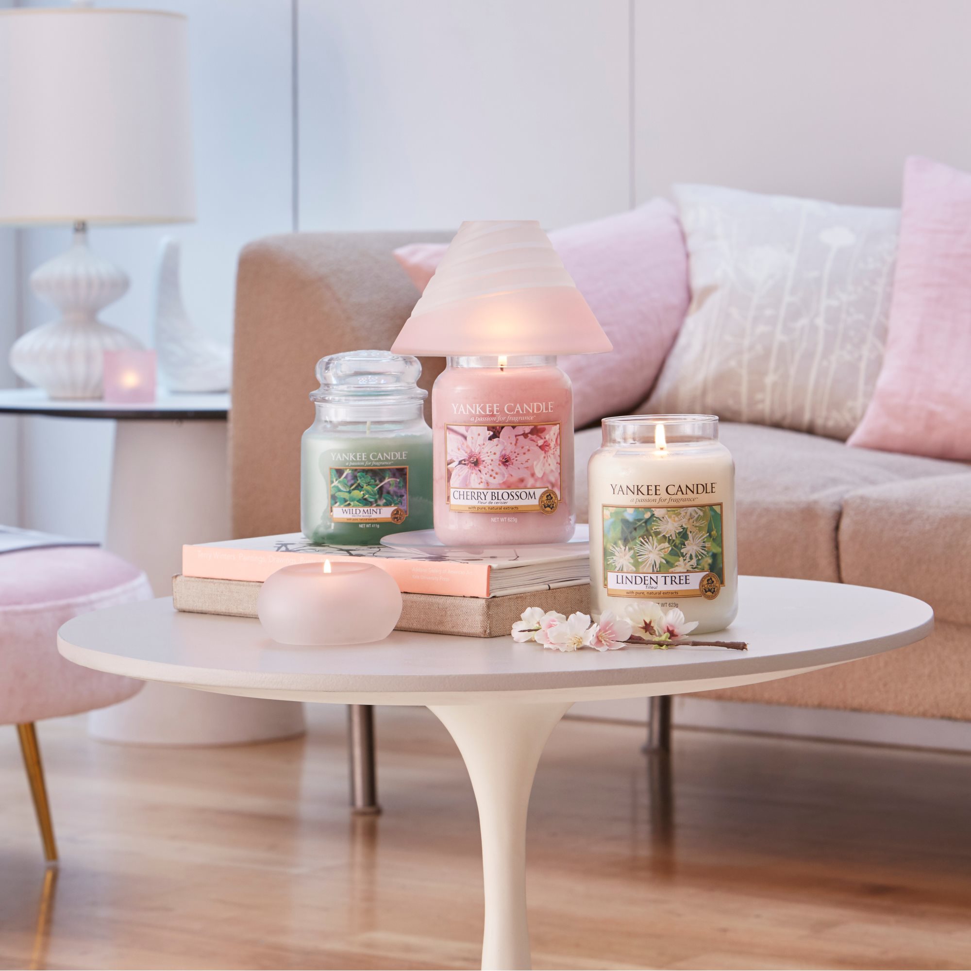 YANKEE CANDLE Large candle CHERRY BLOSSOM 623 g Scented candle