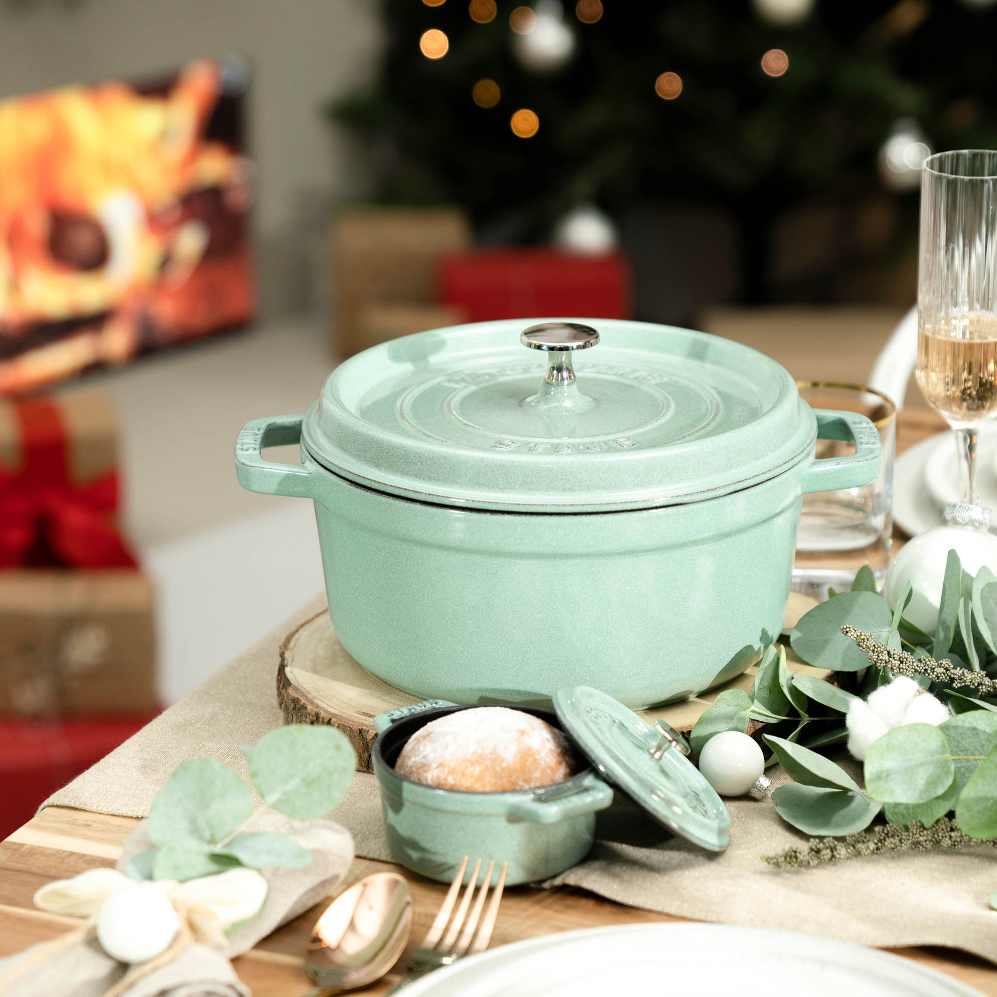 STAUB France Cocotte 26 cm - 5,25 Liter Gusseisen salbeigrün