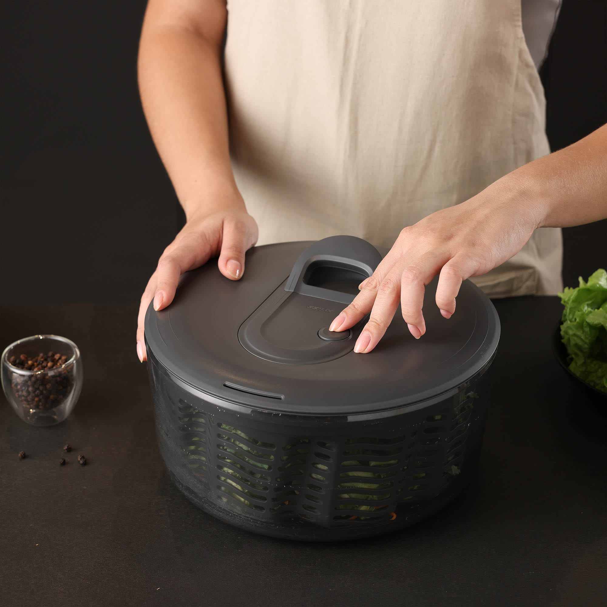 ZYLISS salad spinner EASY SPIN L with rope pull mechanism 27 cm black