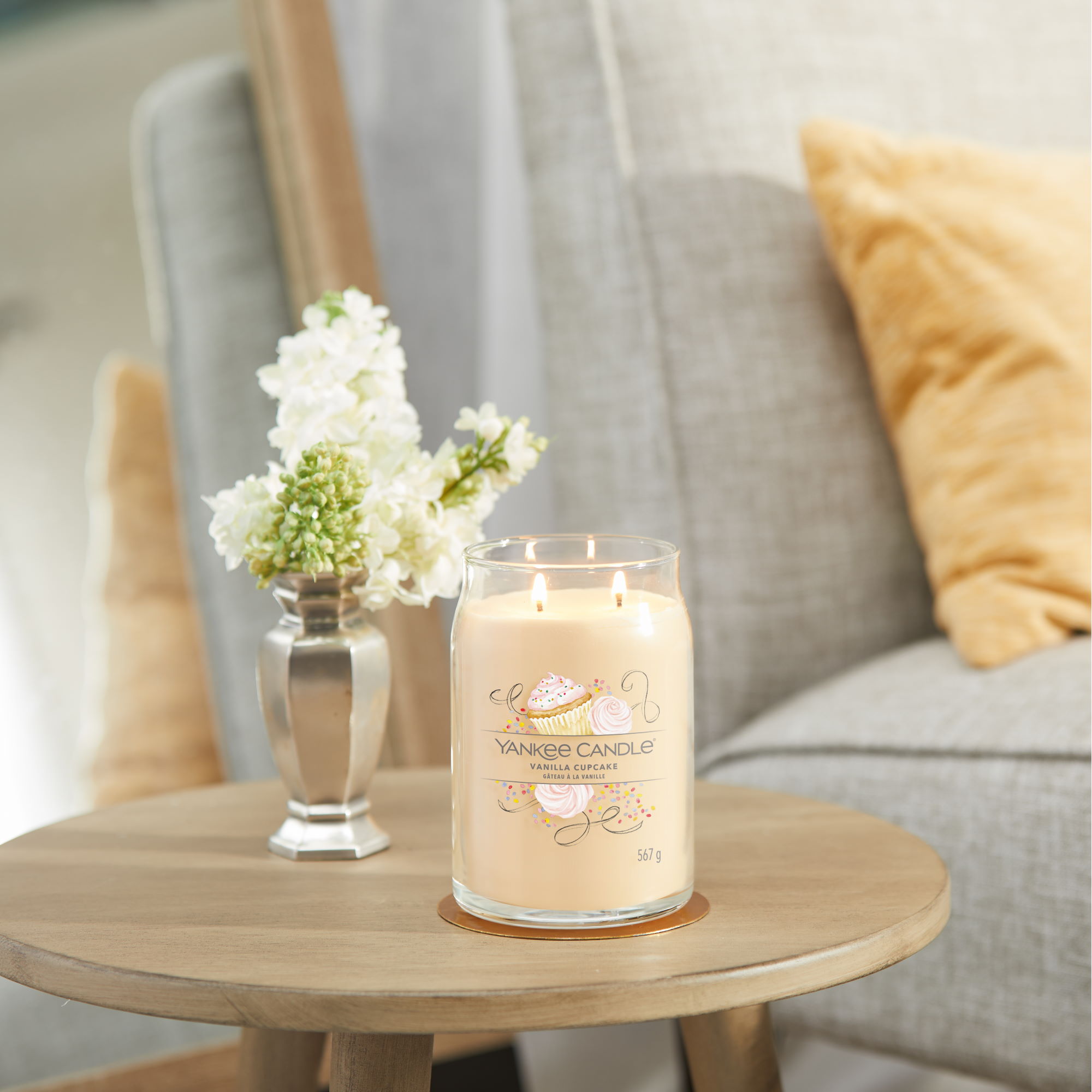 YANKEE CANDLE Large Signature Candle VANILLA CUPCAKE 567 g scented candle