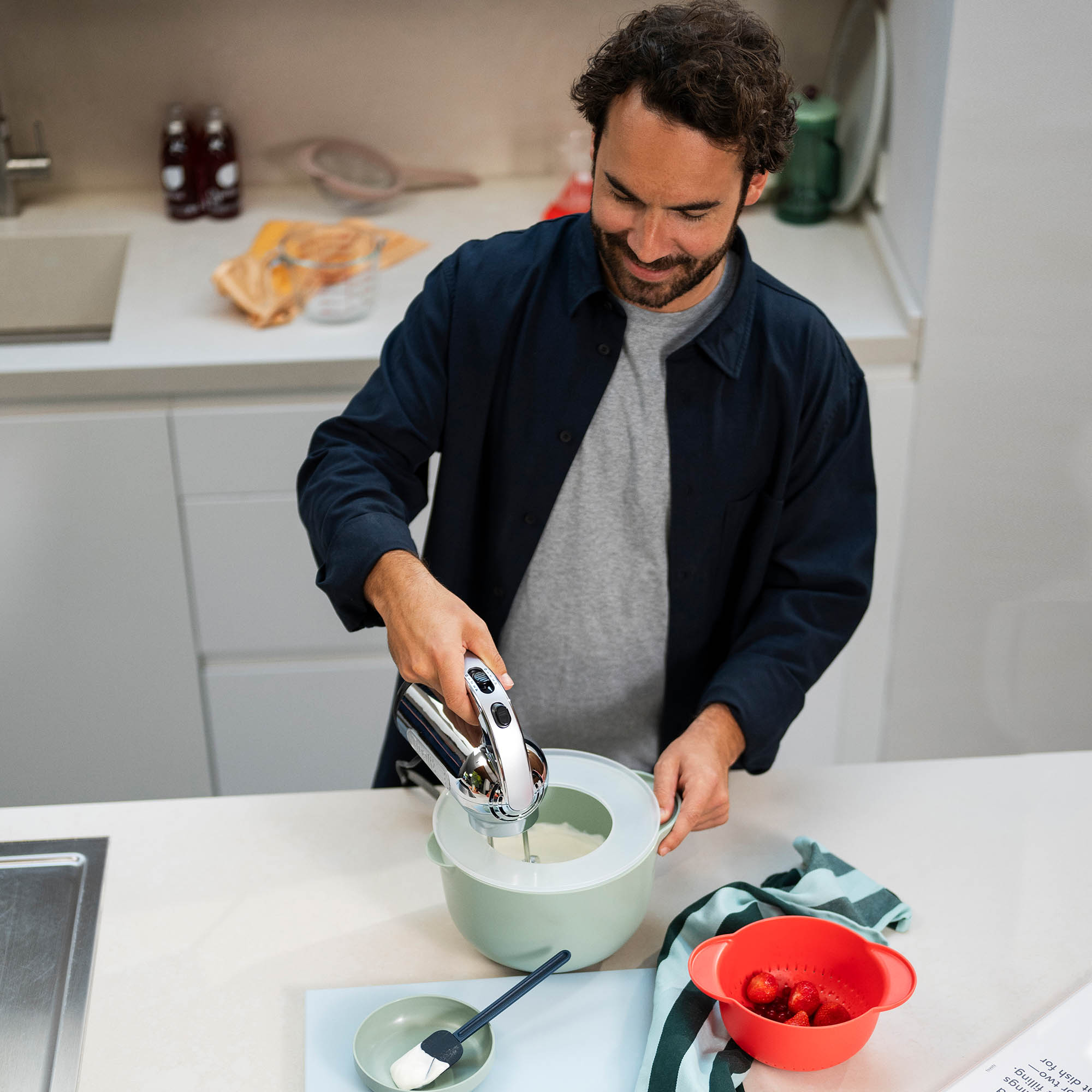 MEPAL Rührschüssel CHEF IT 3,0 Liter navy (marineblau) mit Spritzschutz-Deckel