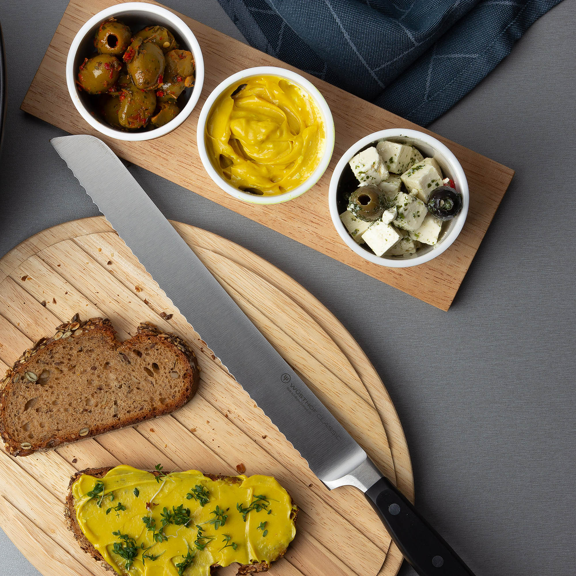 CONTINENTA serving set rubberwood tray with 3 dip bowls