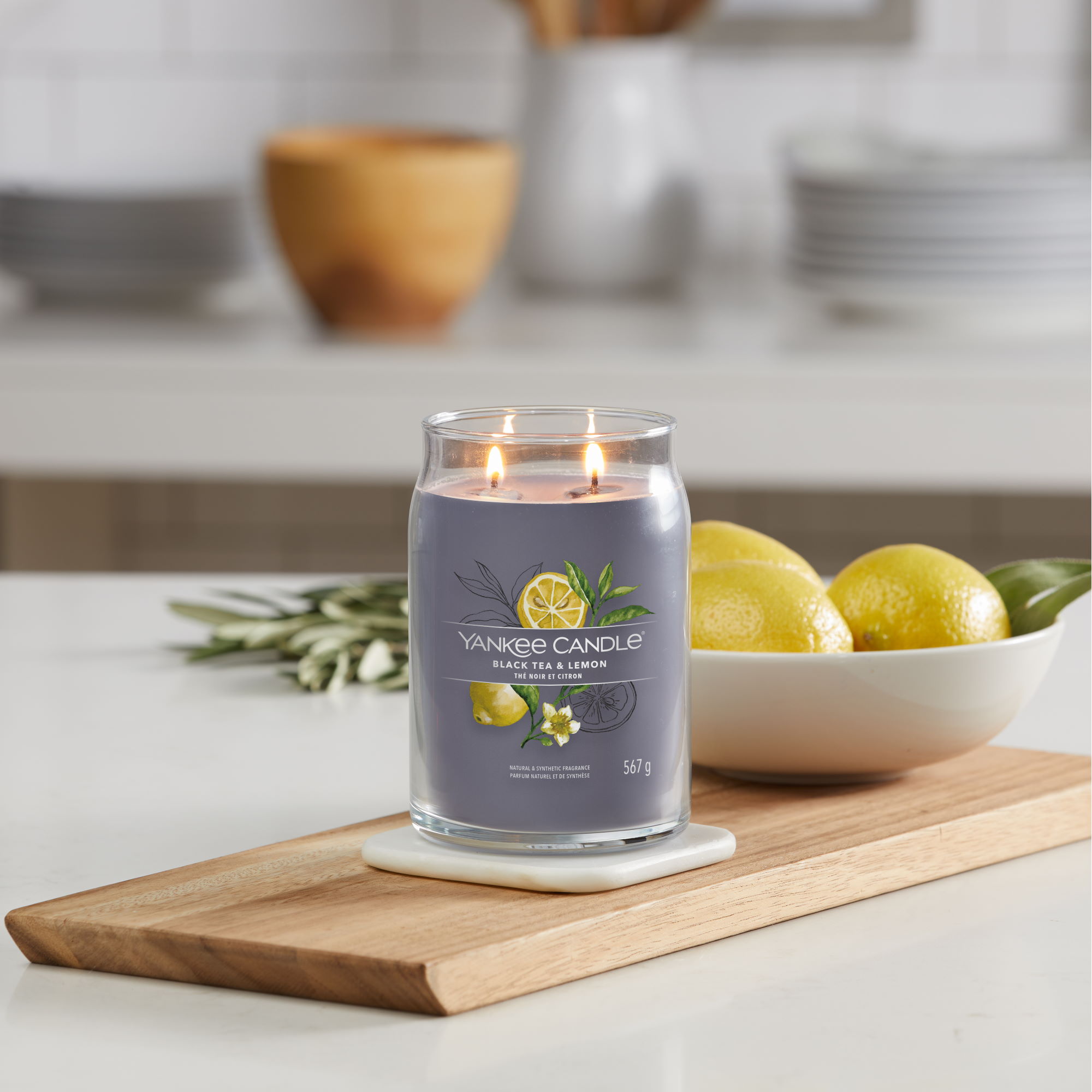 YANKEE CANDLE Large Signature Candle BLACK TEA & LEMON 567 g scented candle