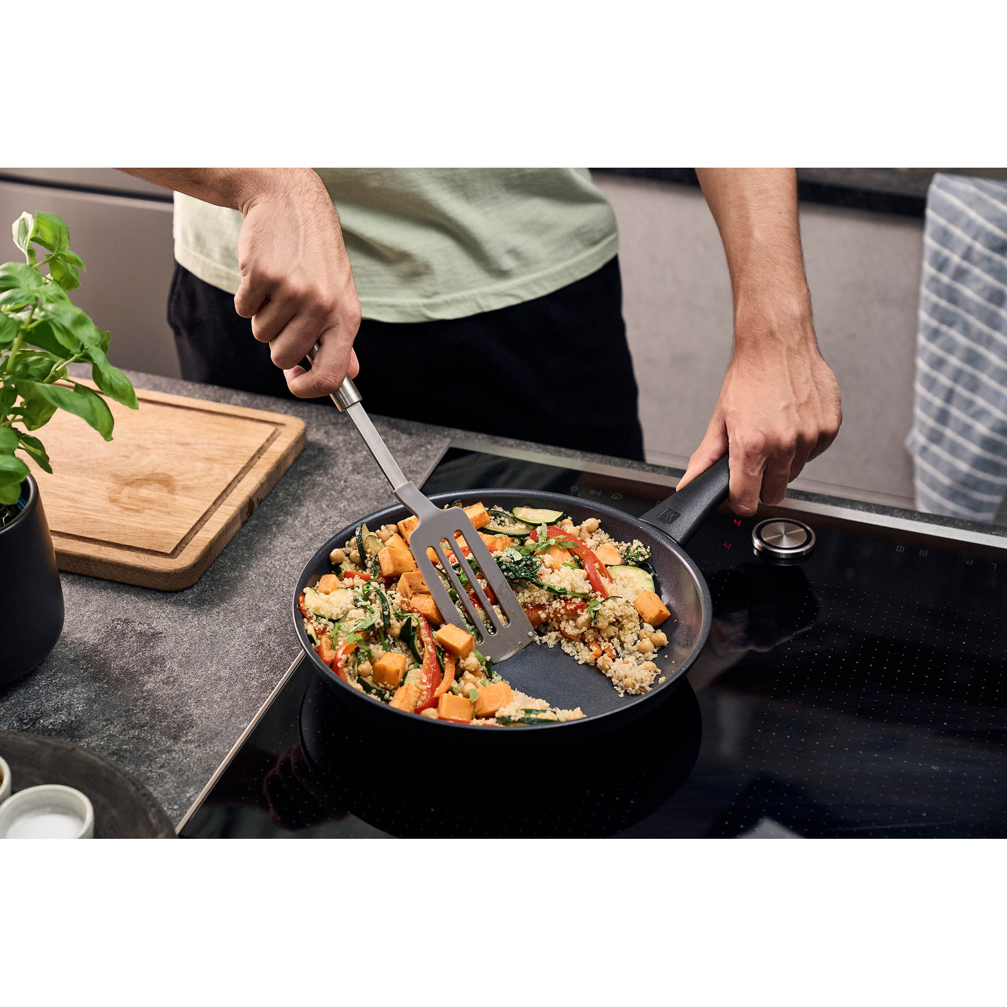 ZWILLING Bratpfanne MADURA PLUS 28 cm CERAFORCE Keramikbeschichtung PFAS-frei