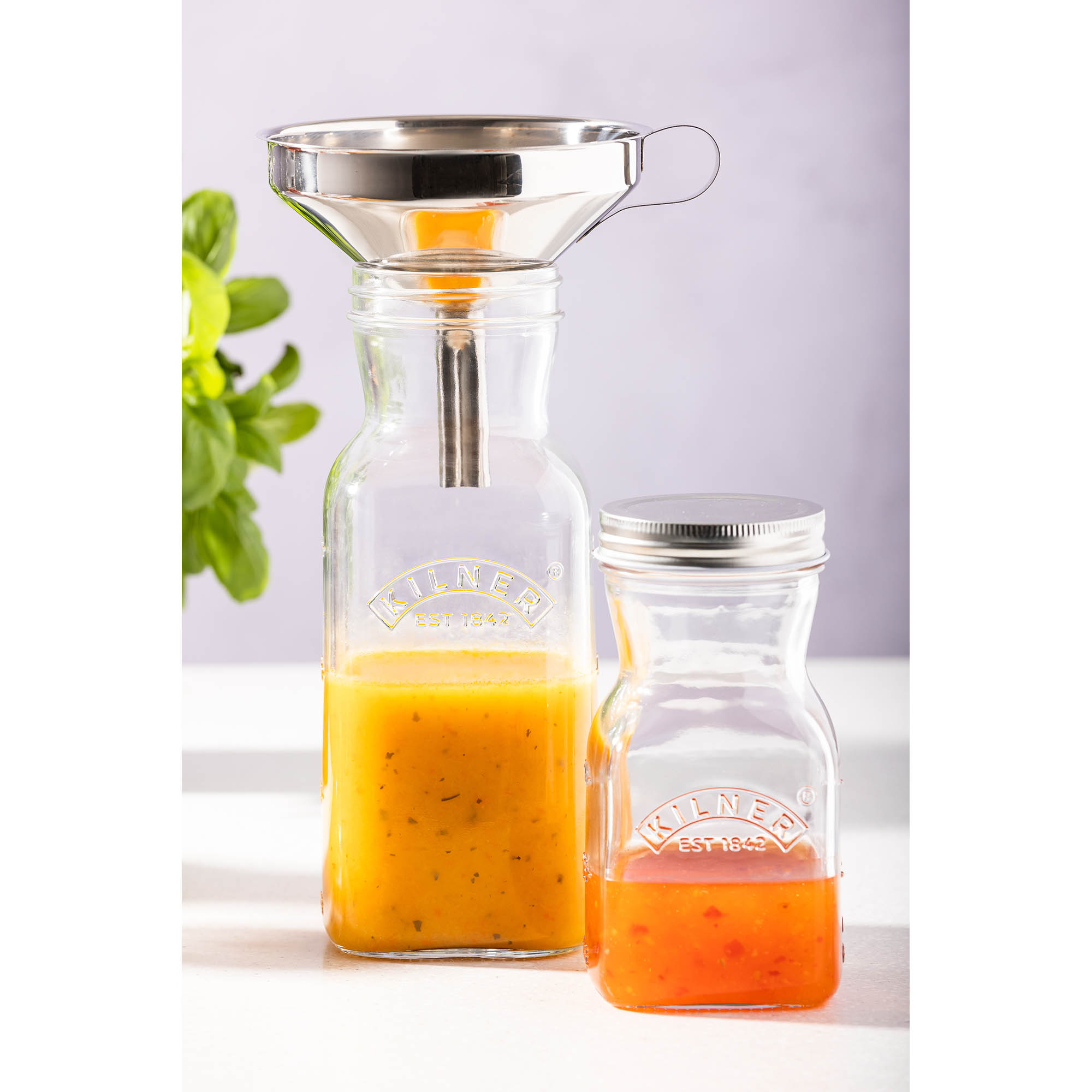 KILNER glass juice/sauce bottle with screw cap, 1.0 litre
