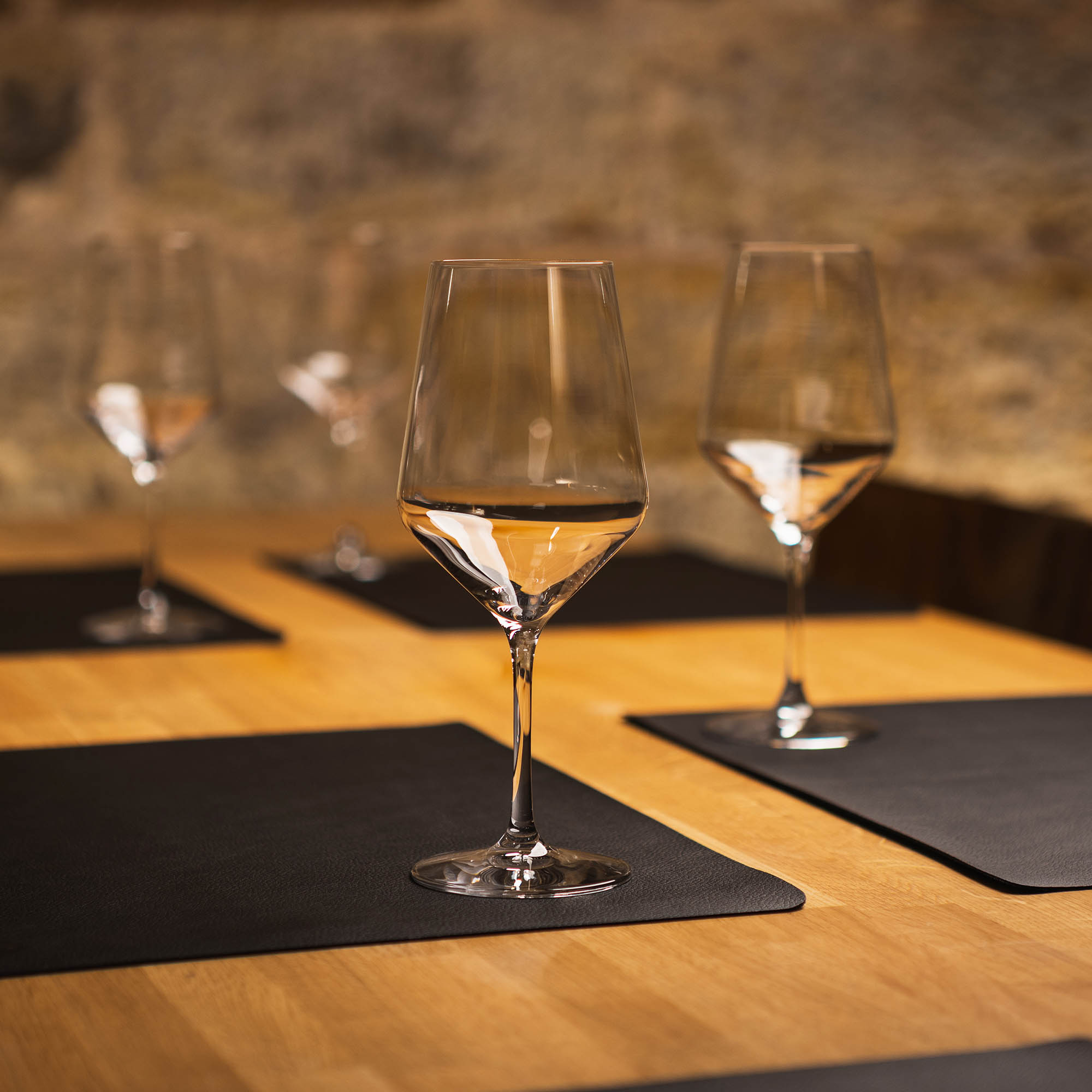 STÖLZLE LAUSITZ Serie REVOLUTION Weißweinkelch 6 Stück geeicht 0,1 l Füllstrich