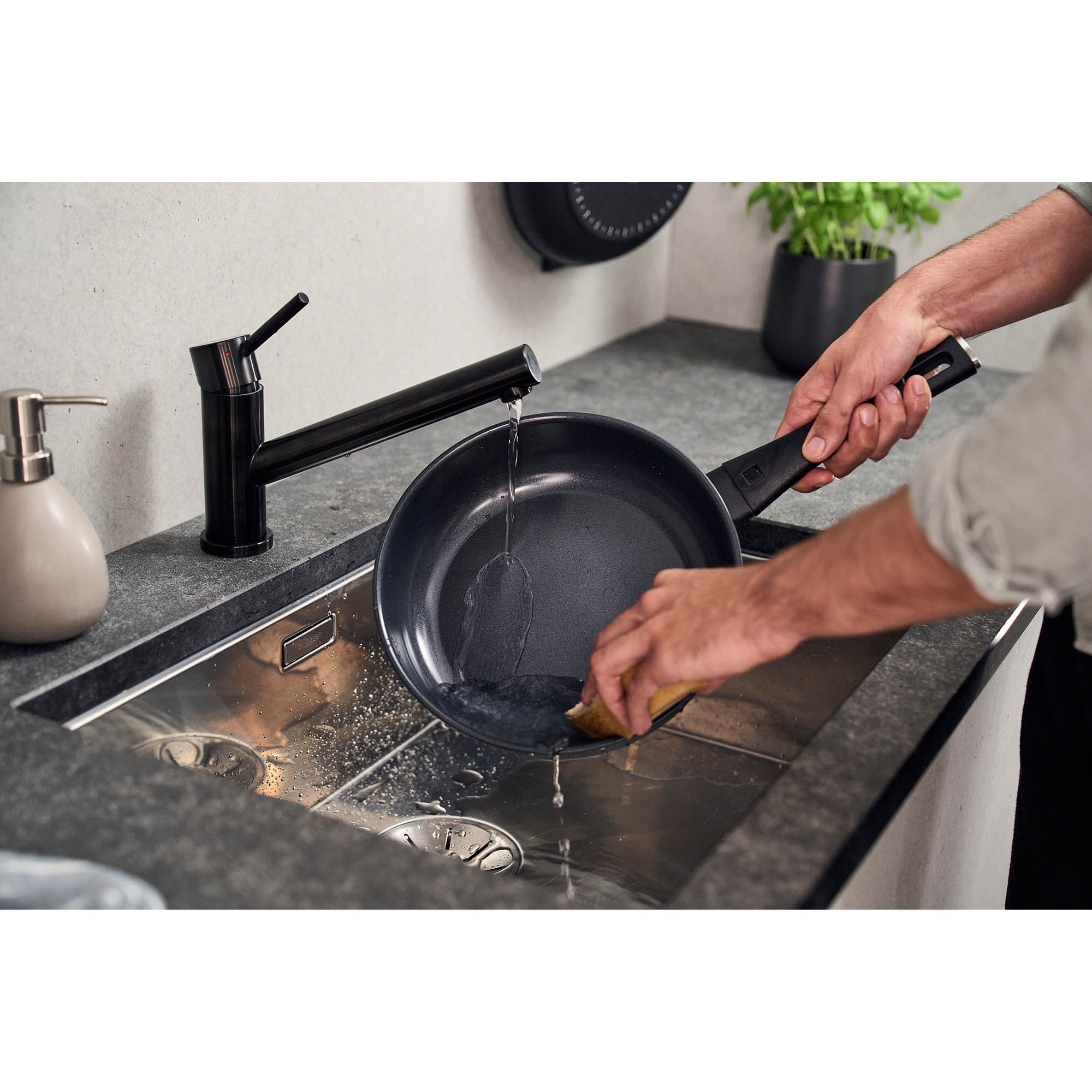 ZWILLING Bratpfanne MADURA PLUS 28 cm CERAFORCE Keramikbeschichtung PFAS-frei