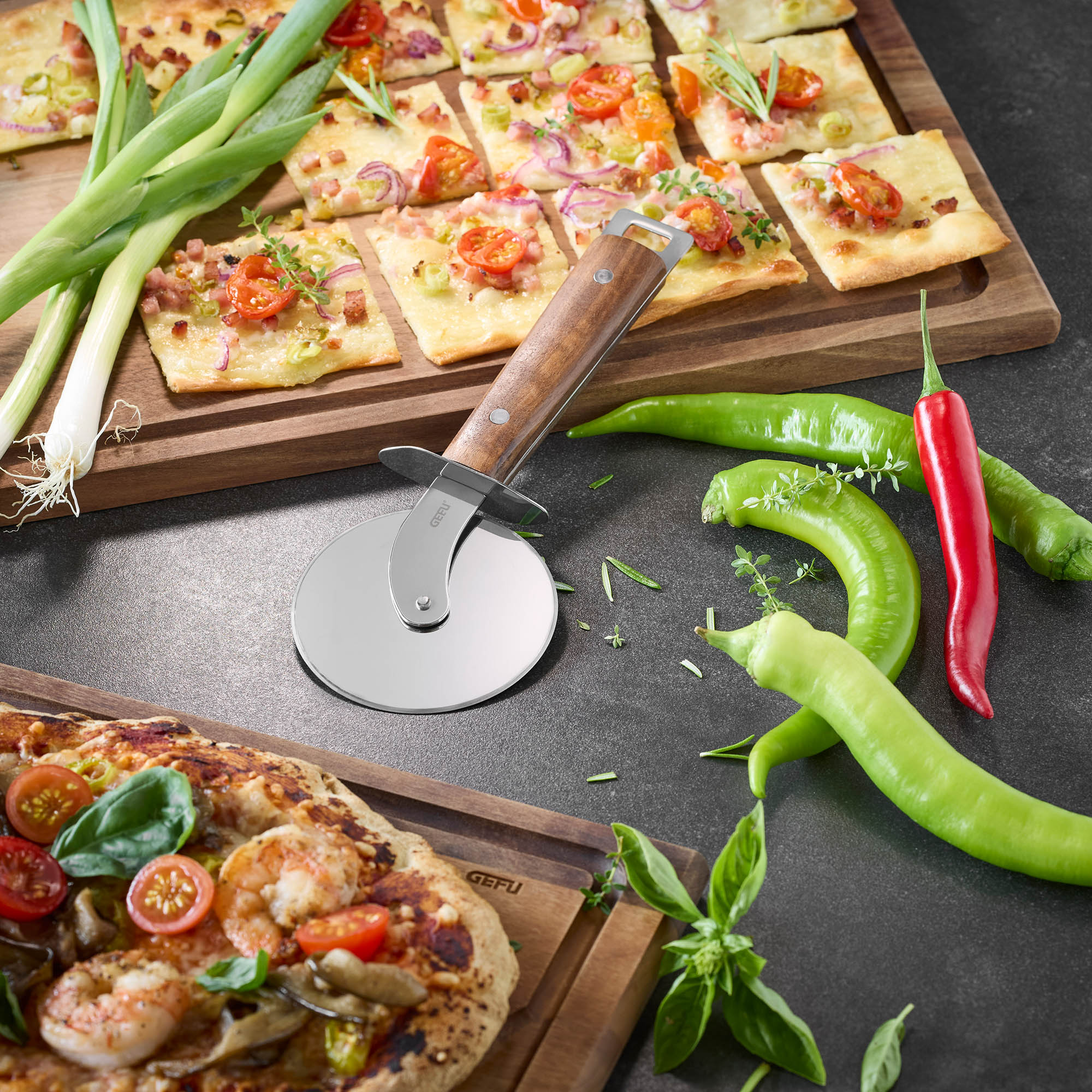 GEFU Pizzarad Pizzaschneider MADERO mit Walnussholz-Griff