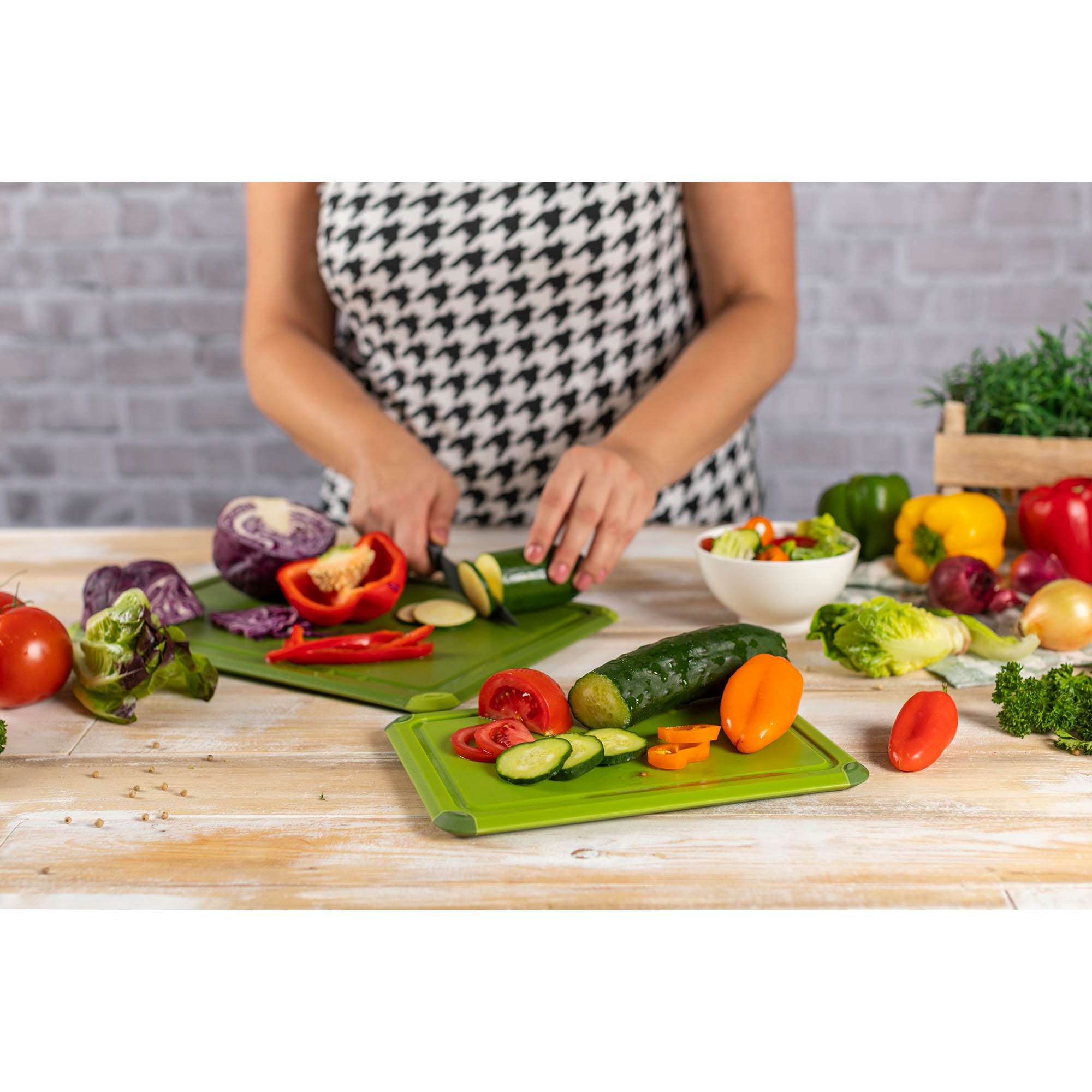 KUHN RIKON chopping board COLORI+ 35 x 25 cm plastic green