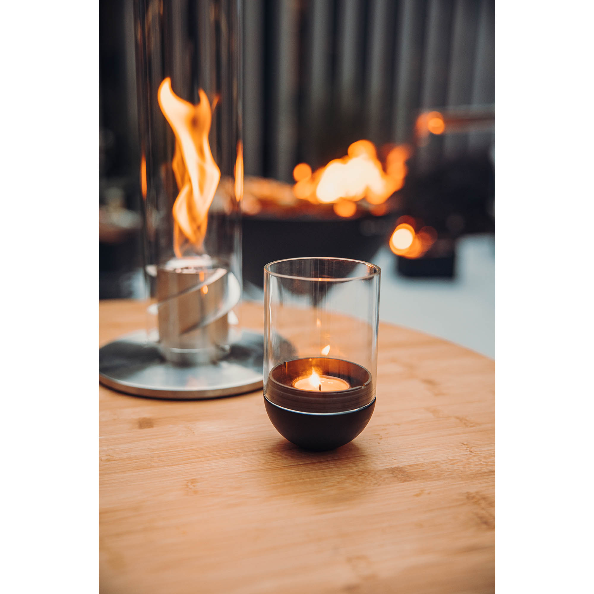HÖFATS Windlicht GRAVITY CANDLE schwarz mit kardanisch gelagerter Kerze
