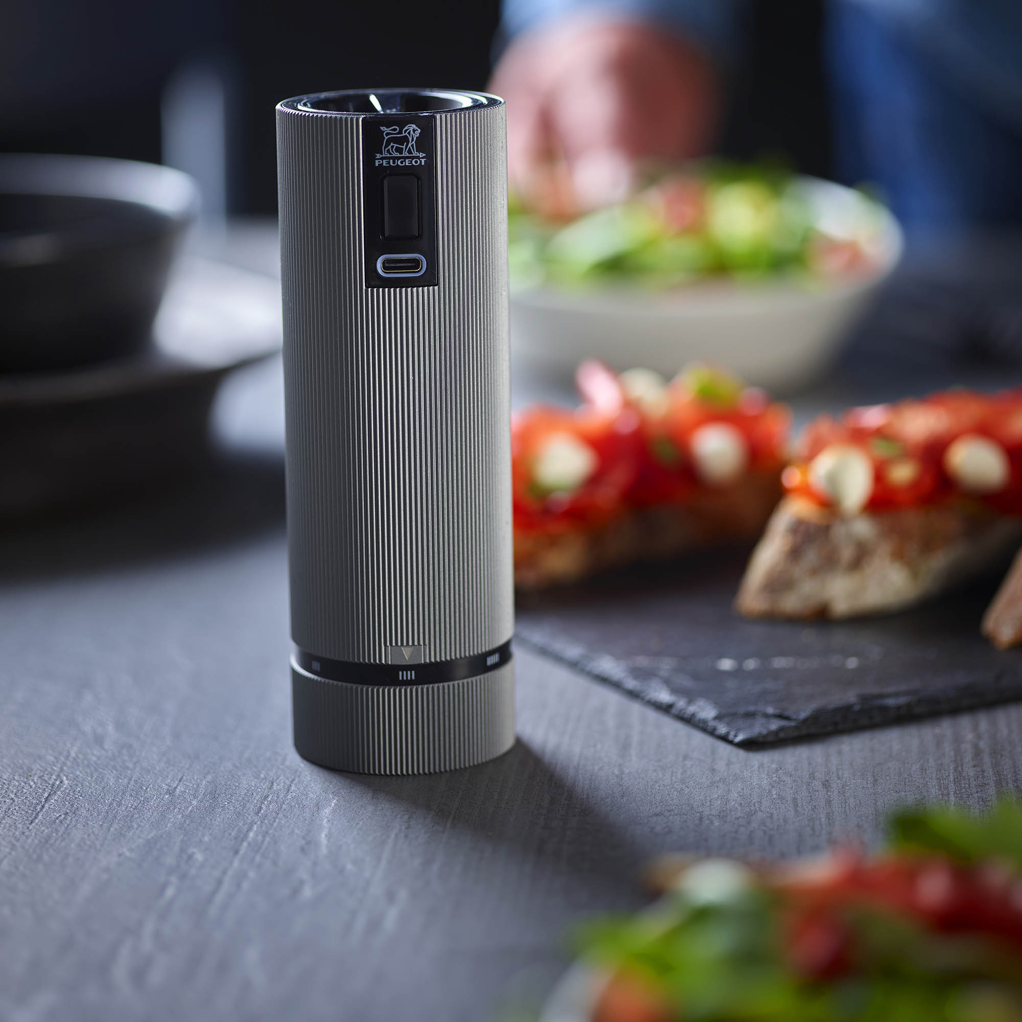 PEUGEOT Elektrische Pfeffermühle LINE ELECTRIC 15 cm Aluminium anthrazit