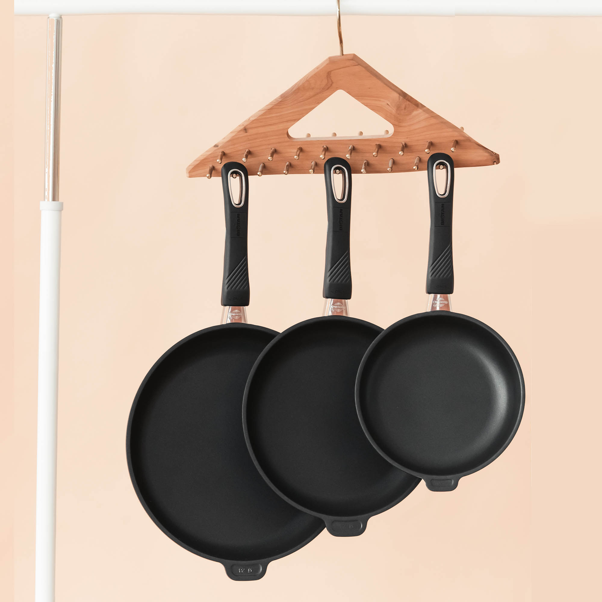 GASTROLUX cast iron frying pan BIOTAN PLUS 24 cm height 7.5 cm INDUCTION