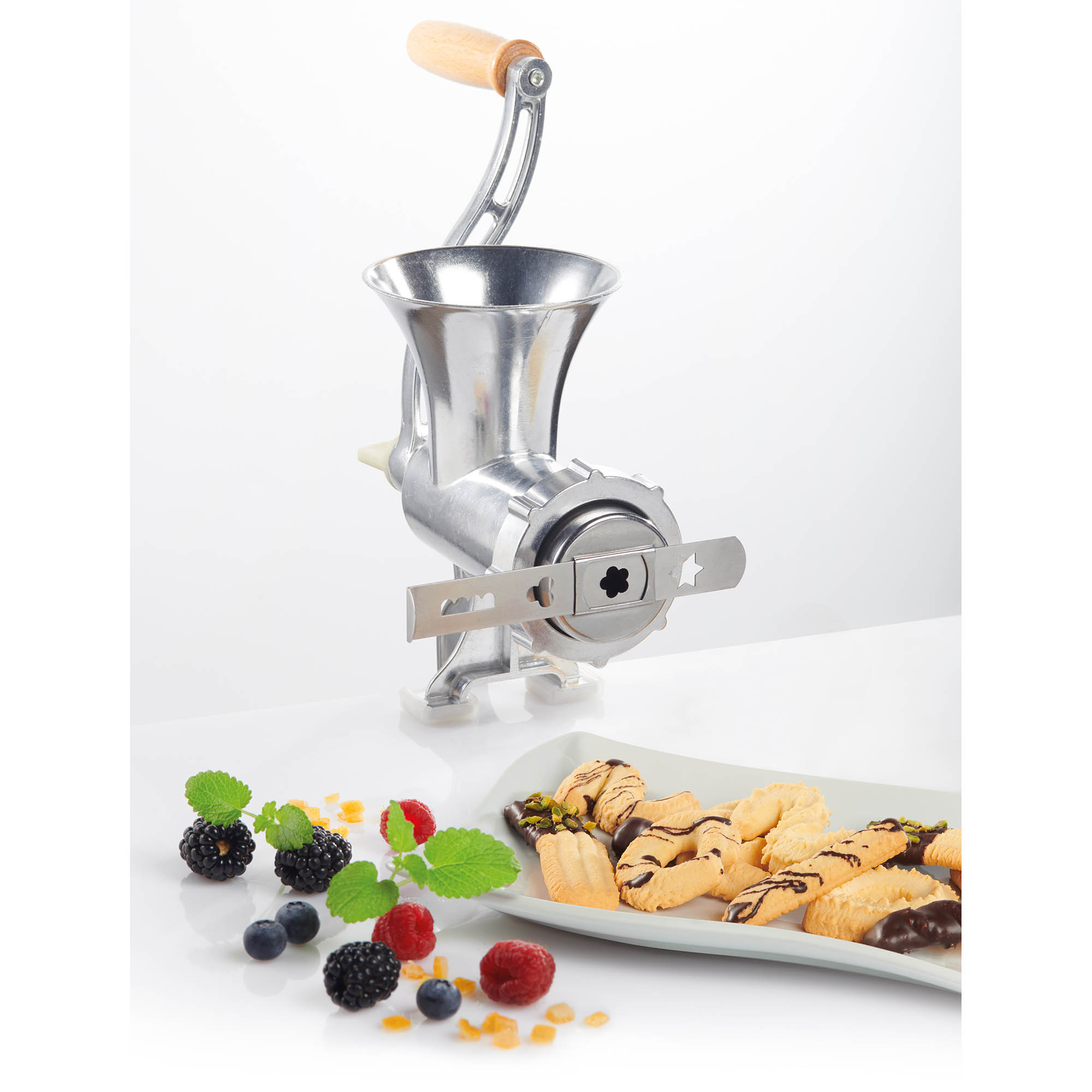 GSW mincer size no. 8 with pastry attachment and pestle