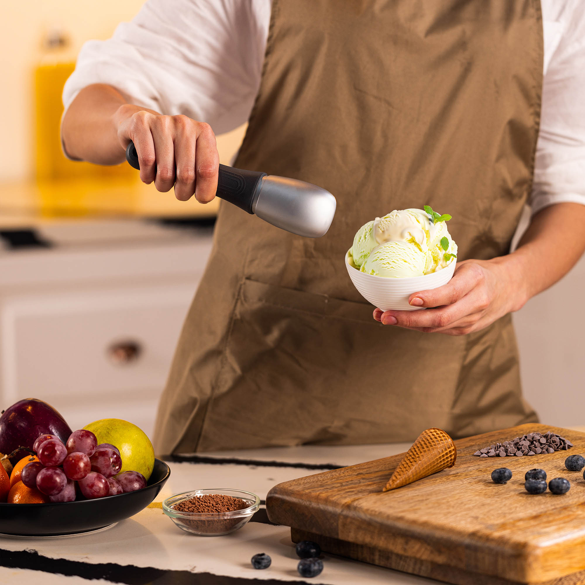 ZYLISS ice cream scoop with a plastic handle containing wheat straw fibres
