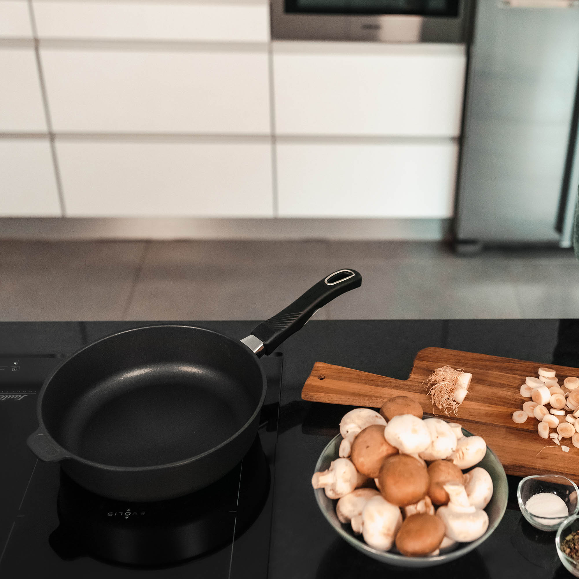 GASTROLUX cast iron frying pan BIOTAN PLUS 24 cm height 7.5 cm INDUCTION