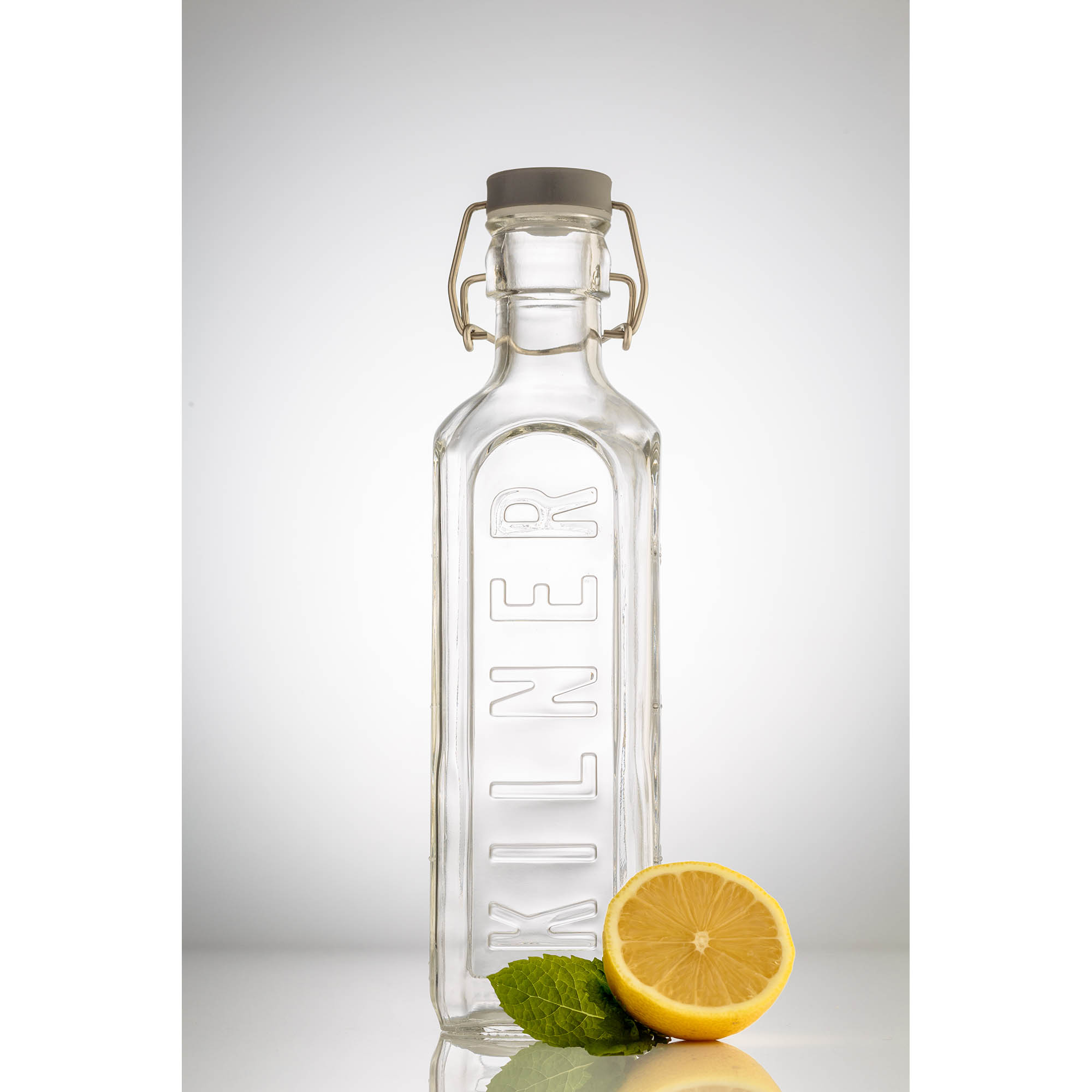 KILNER square glass bottle with swing top, 0.6 litres