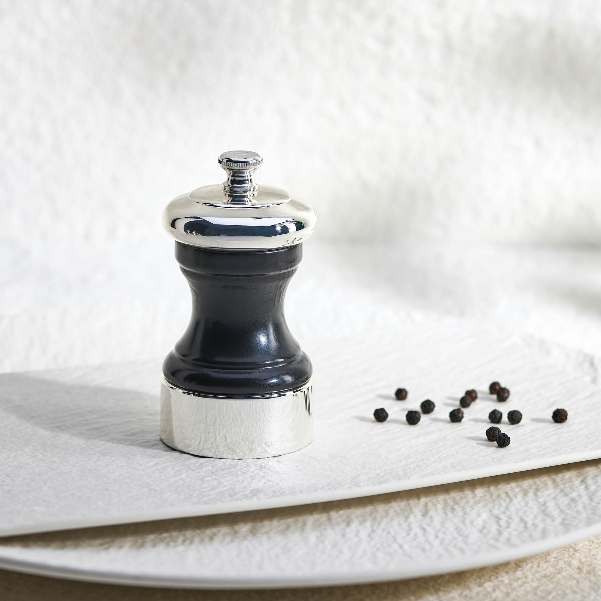 PEUGEOT Pfeffermühle PALACE 10 cm Buche satinschwarz und silberfarbenes Metall