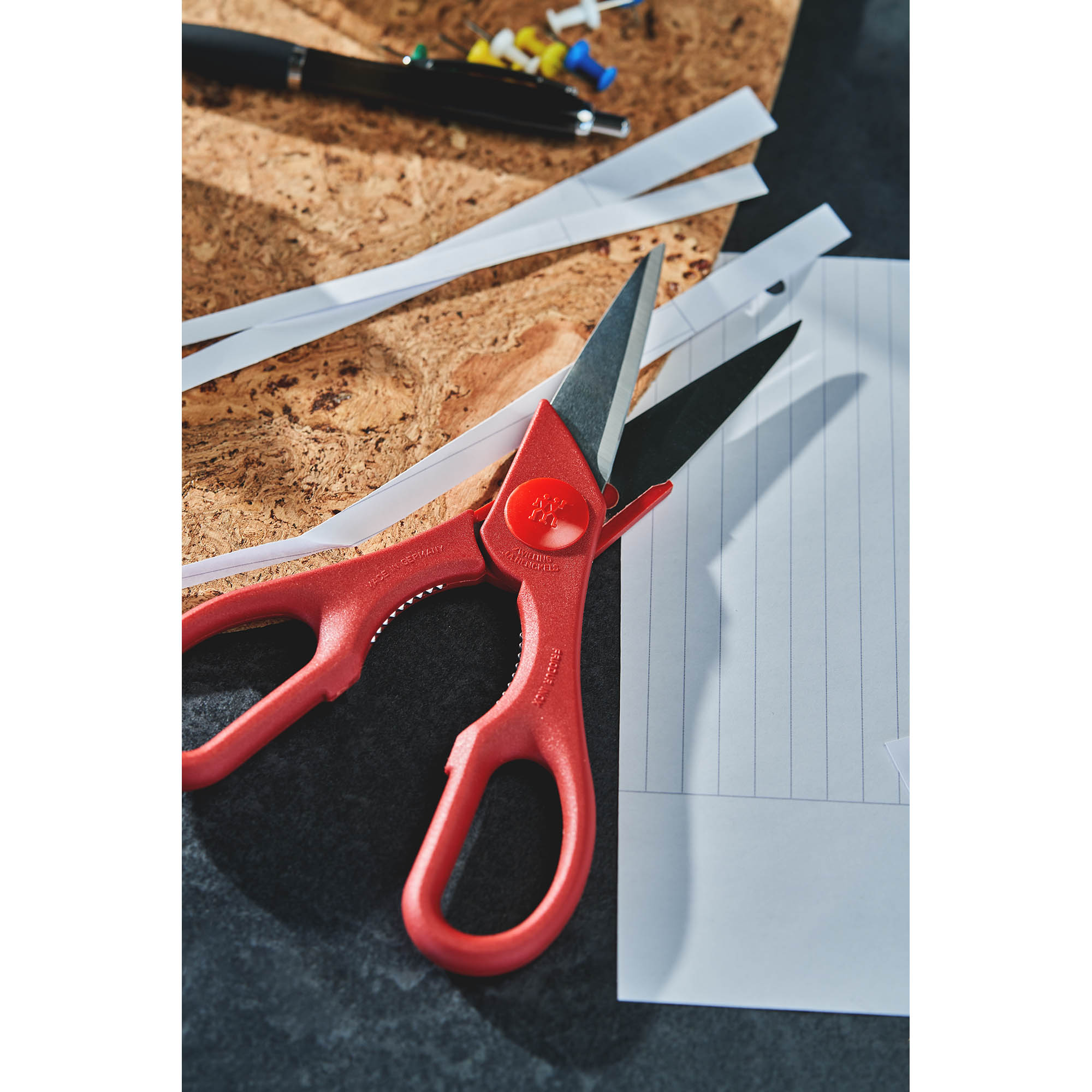 ZWILLING Vielzweckschere / Haushaltsschere Edelstahl 20 cm, rot
