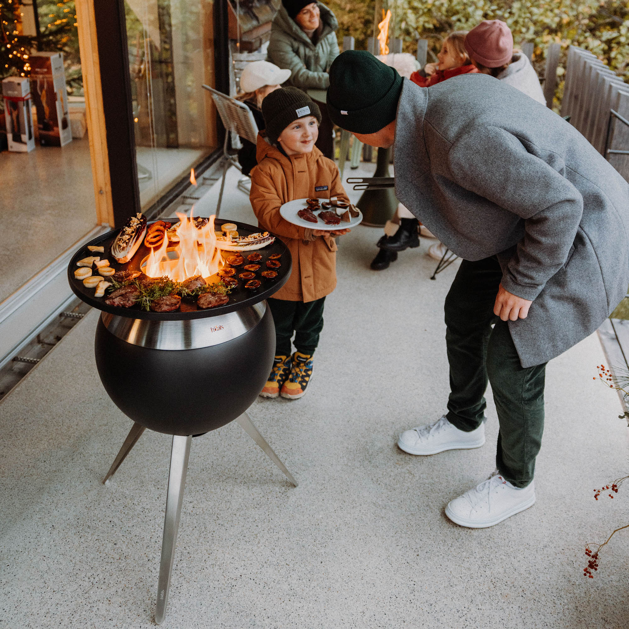 HÖFATS Plancha-Grillset MOON 45 mit hohem Fuß Feuerkorb Holzgrill
