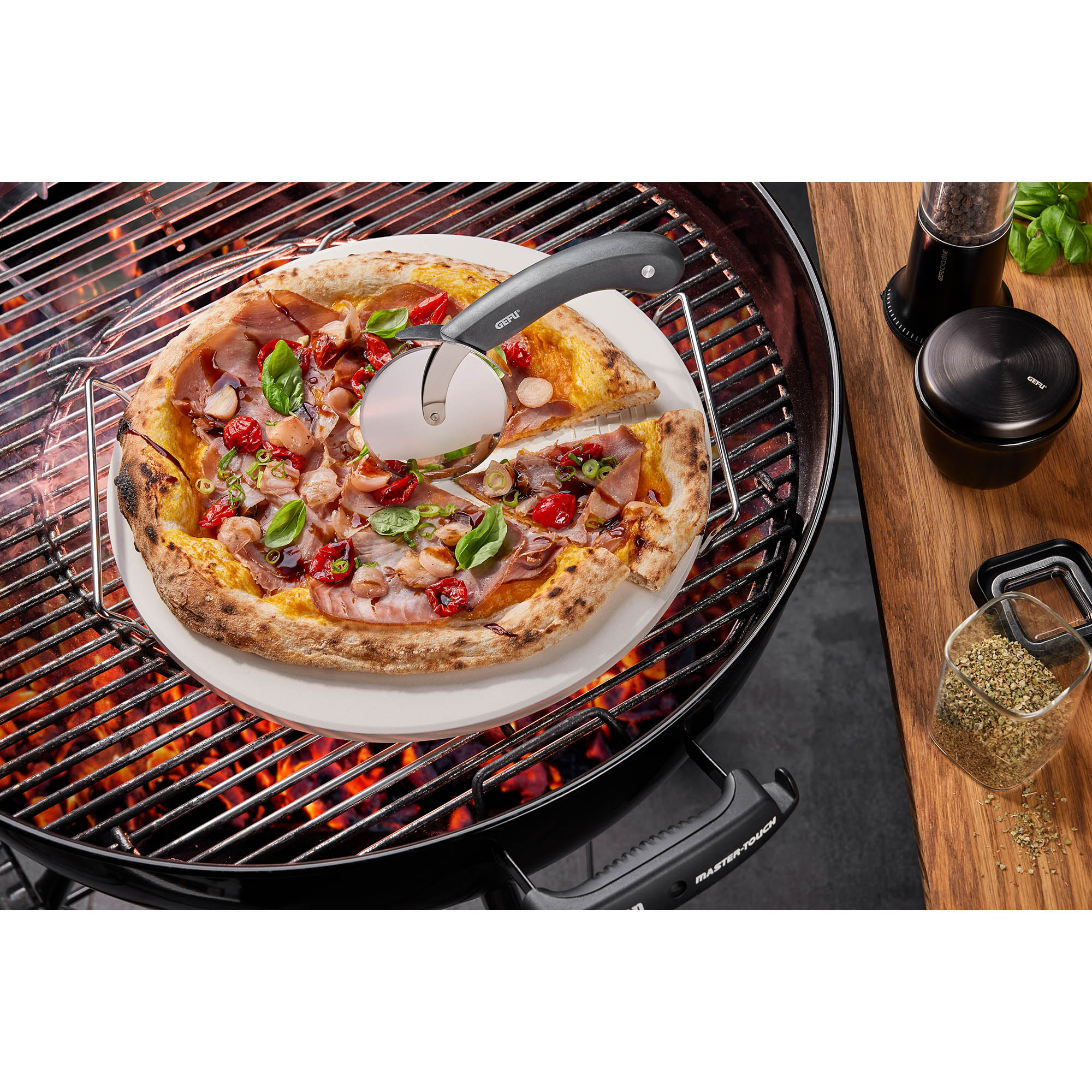 GEFU Pizzastein DARIOSO rund 33 cm mit Gestell und Pizzaschneider im Set