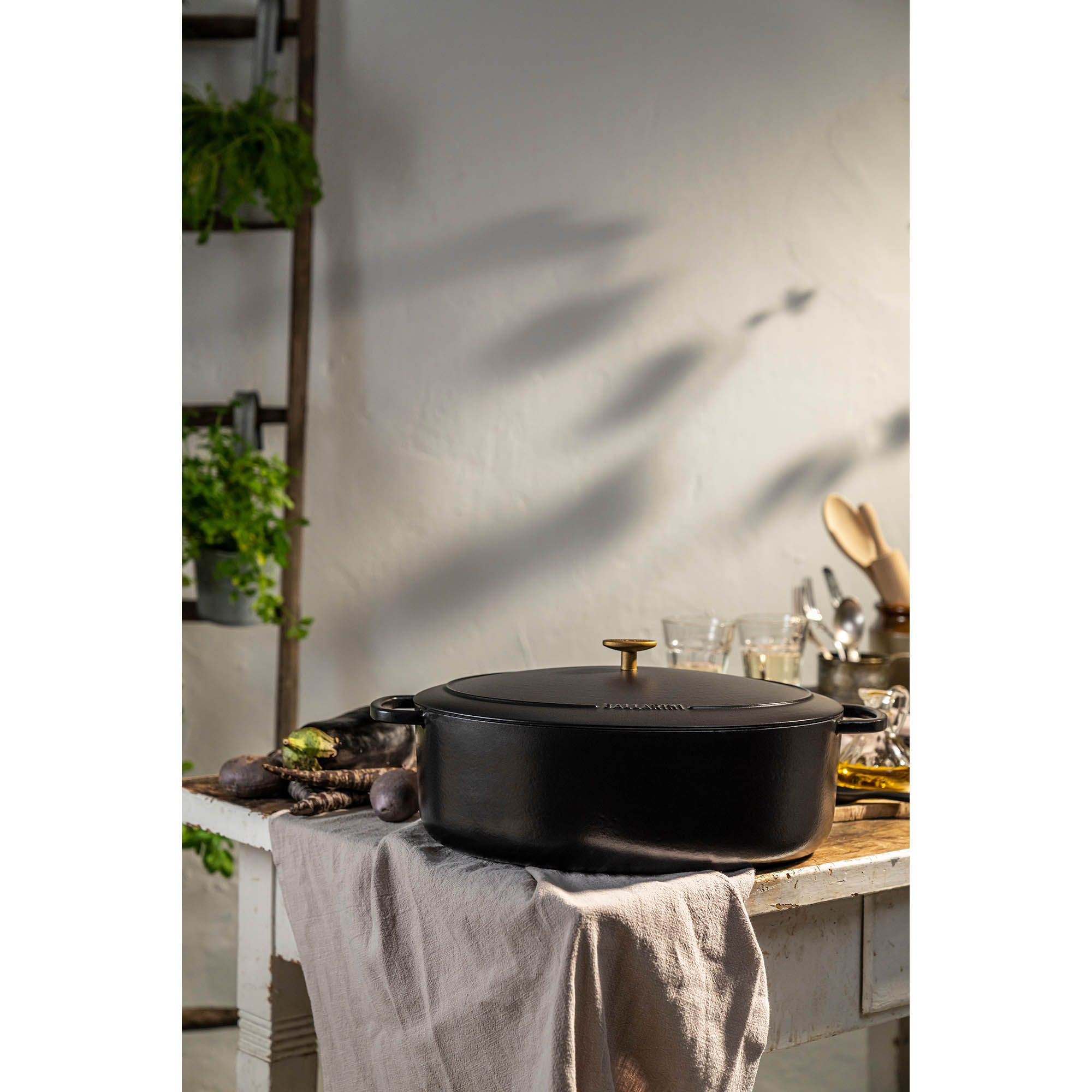 BALLARINI Cocotte BELLAMONTE 29 cm oval 4,5 Liter Bräter aus Gusseisen schwarz