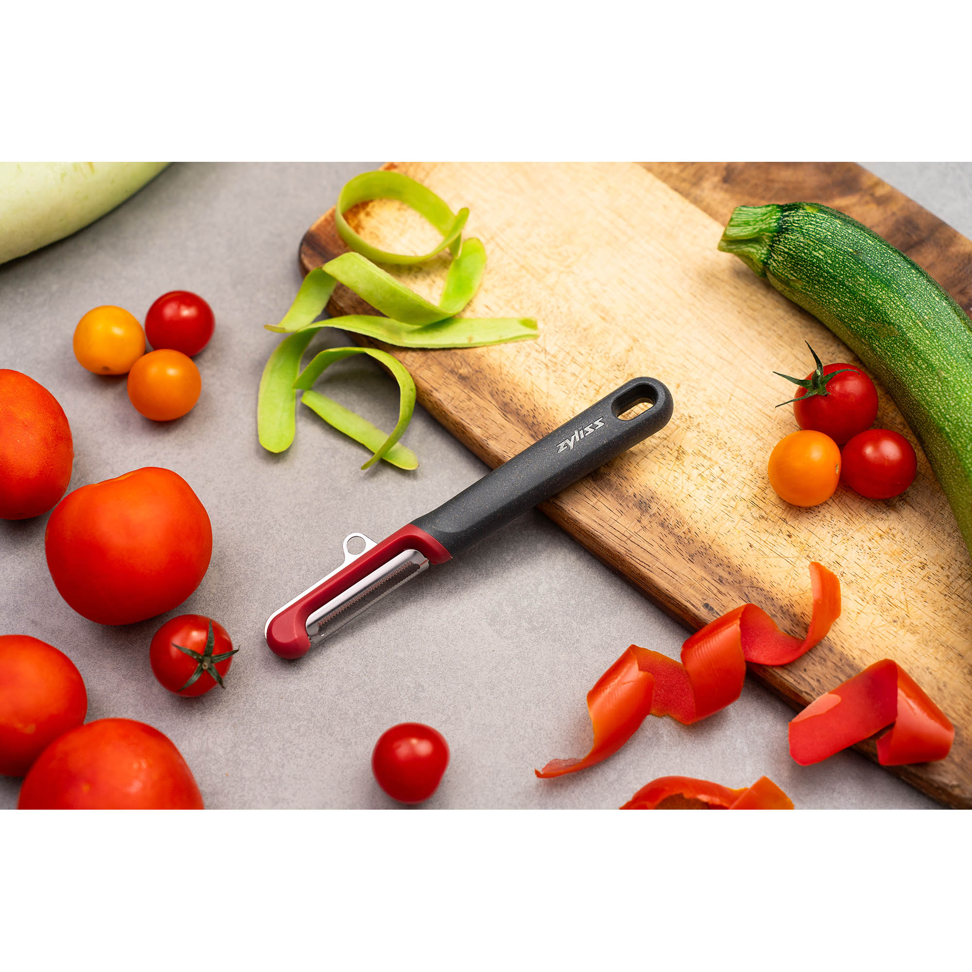 ZYLISS serrated tomato peeler with a plastic handle reinforced with wheat straw fibres