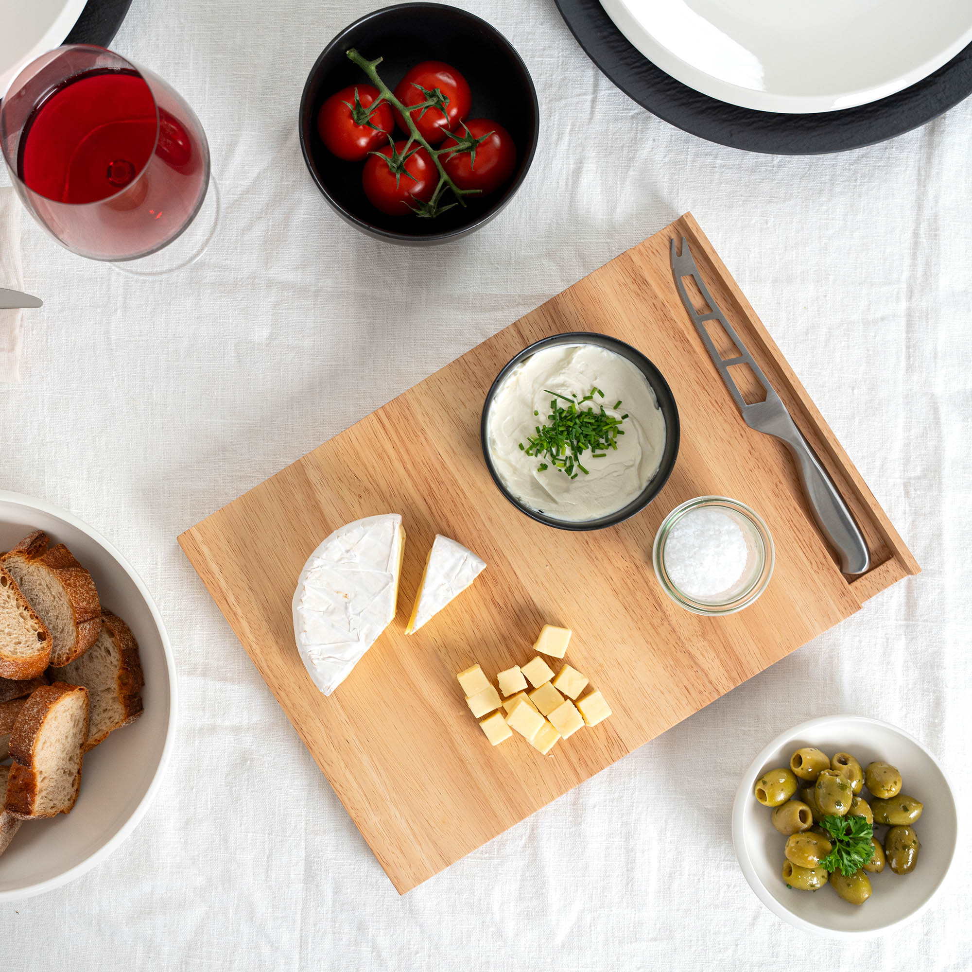 CONTINENTA cheese set rubberwood cheese board 36 x 25 cm with stainless steel cheese knife