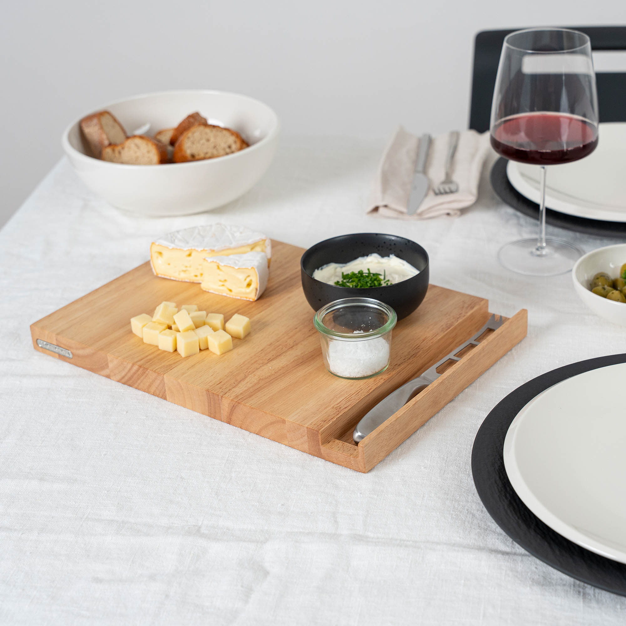 CONTINENTA cheese set rubberwood cheese board 36 x 25 cm with stainless steel cheese knife