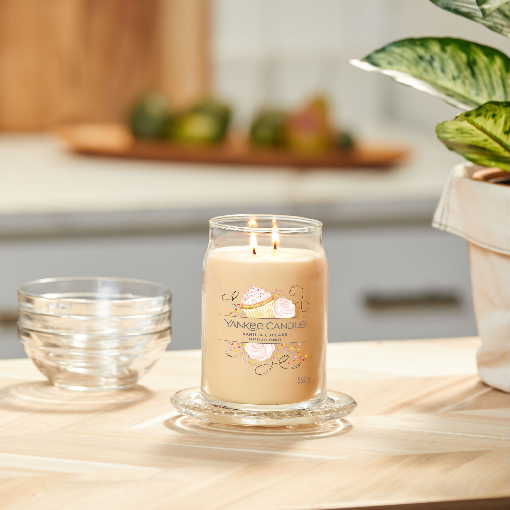 YANKEE CANDLE Large Signature Candle VANILLA CUPCAKE 567 g scented candle