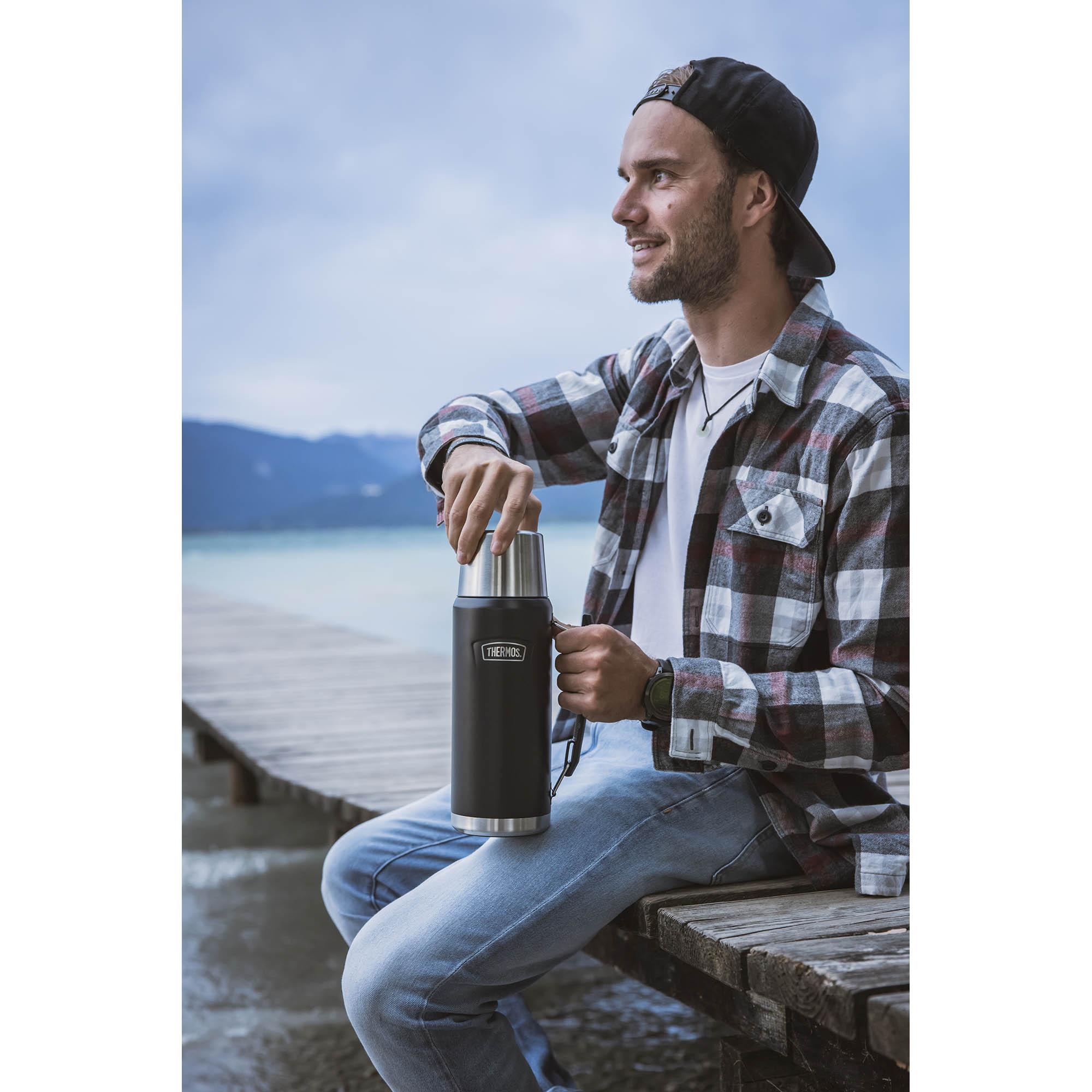 THERMOS ICON BEVERAGE BOTTLE 1.2 L Stainless Steel Double-Walled Graphite