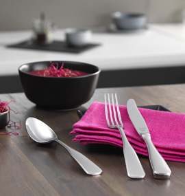 Bestecke von Zwilling bei 1A-Neuware Besteck auf einer pinken Serviette