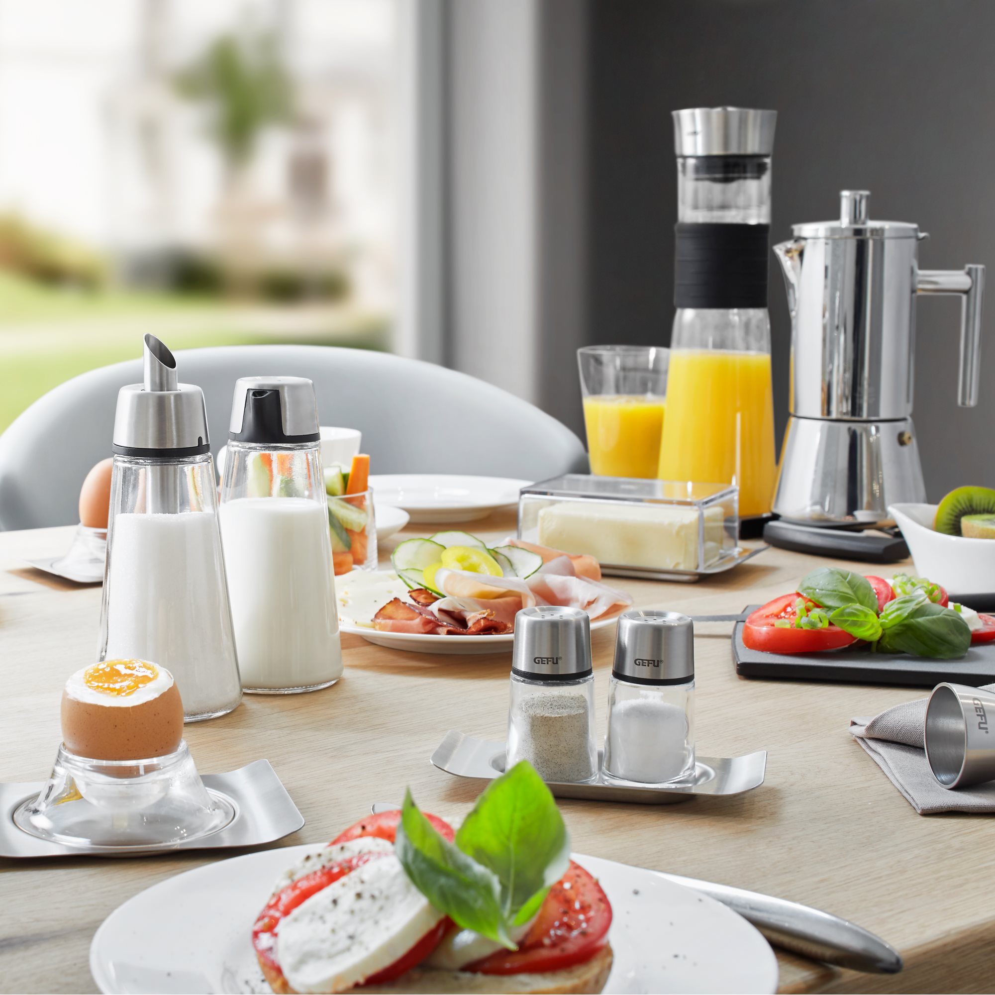 GEFU Garnitur Salzstreuer und Pfefferstreuer BRUNCH mit Edelstahl-Untersetzer