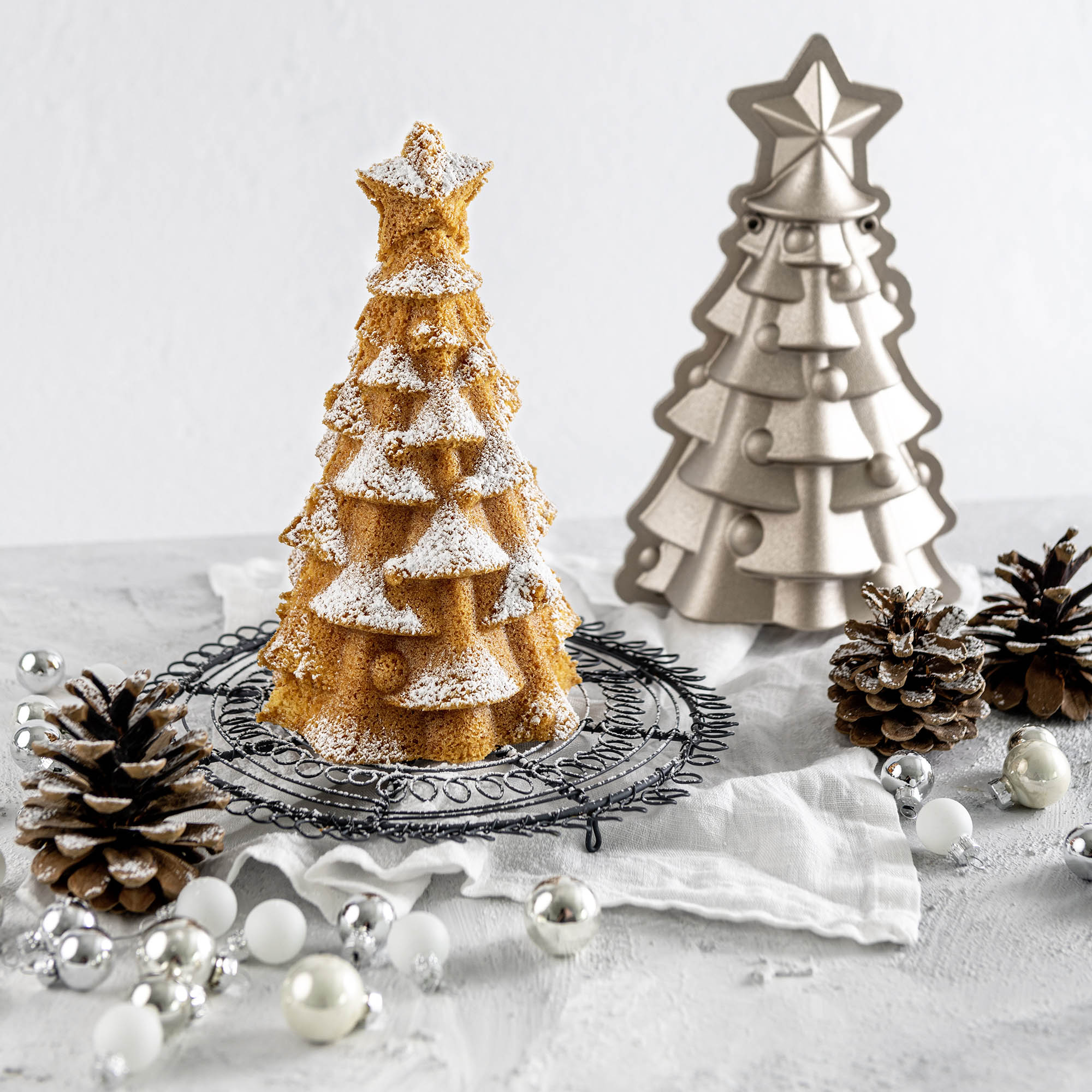 DR.OETKER Serie WHITE CHRISTMAS BAKING Motivbackform TANNENBAUM 0,5 Liter